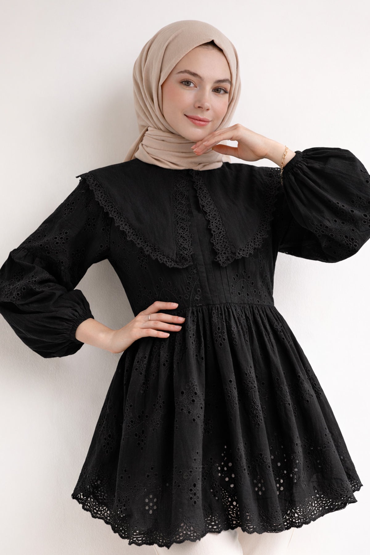 Peter Pan Collar Lace Tunic by NEOMODEST