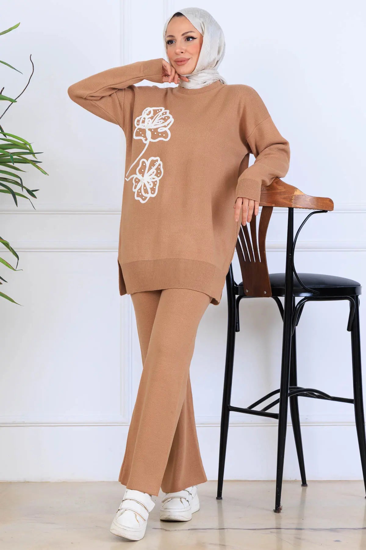 Knitwear Set With Embroidery Details, view 2