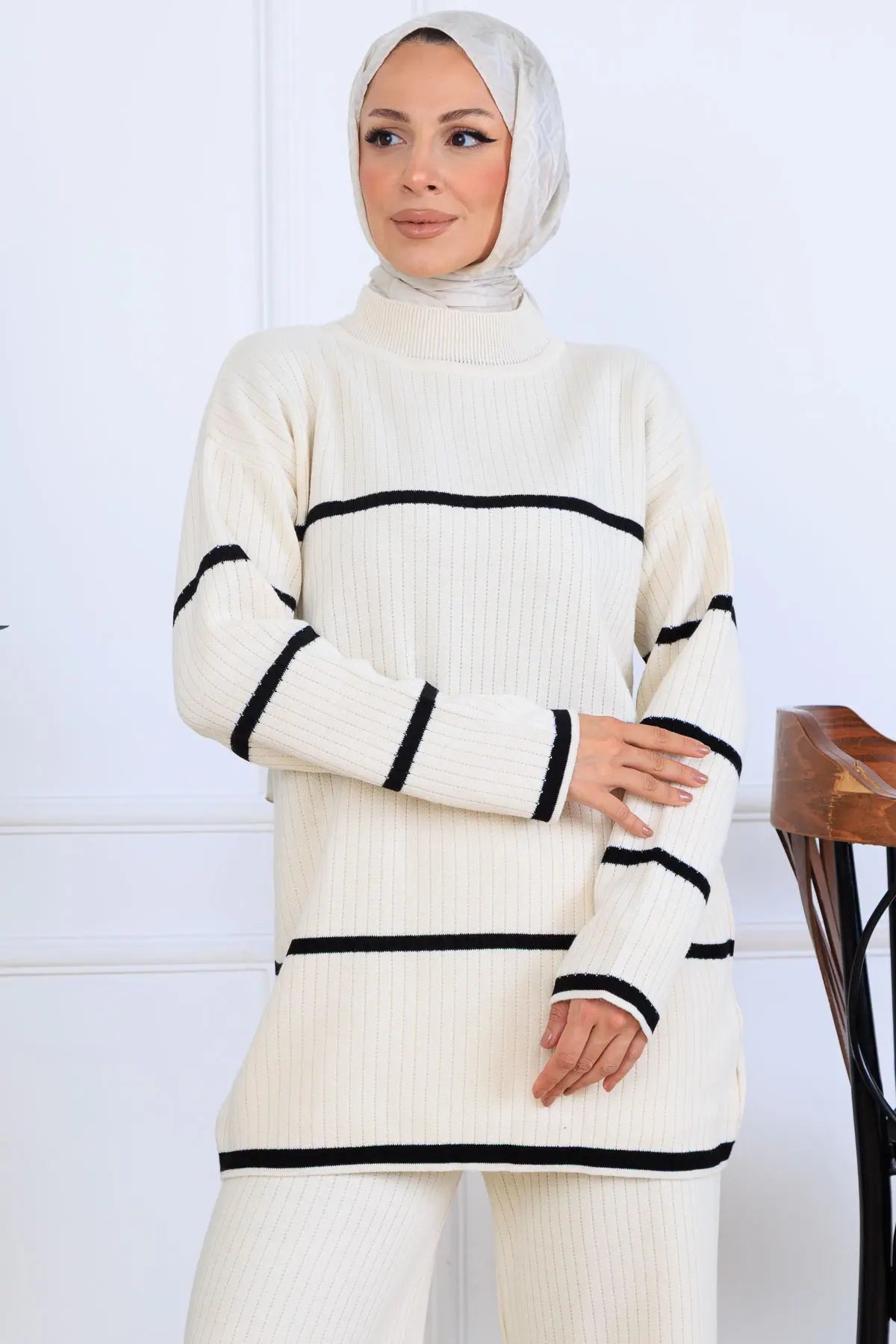 Ribbed Stripe-Detail Knitwear Suit, view 3