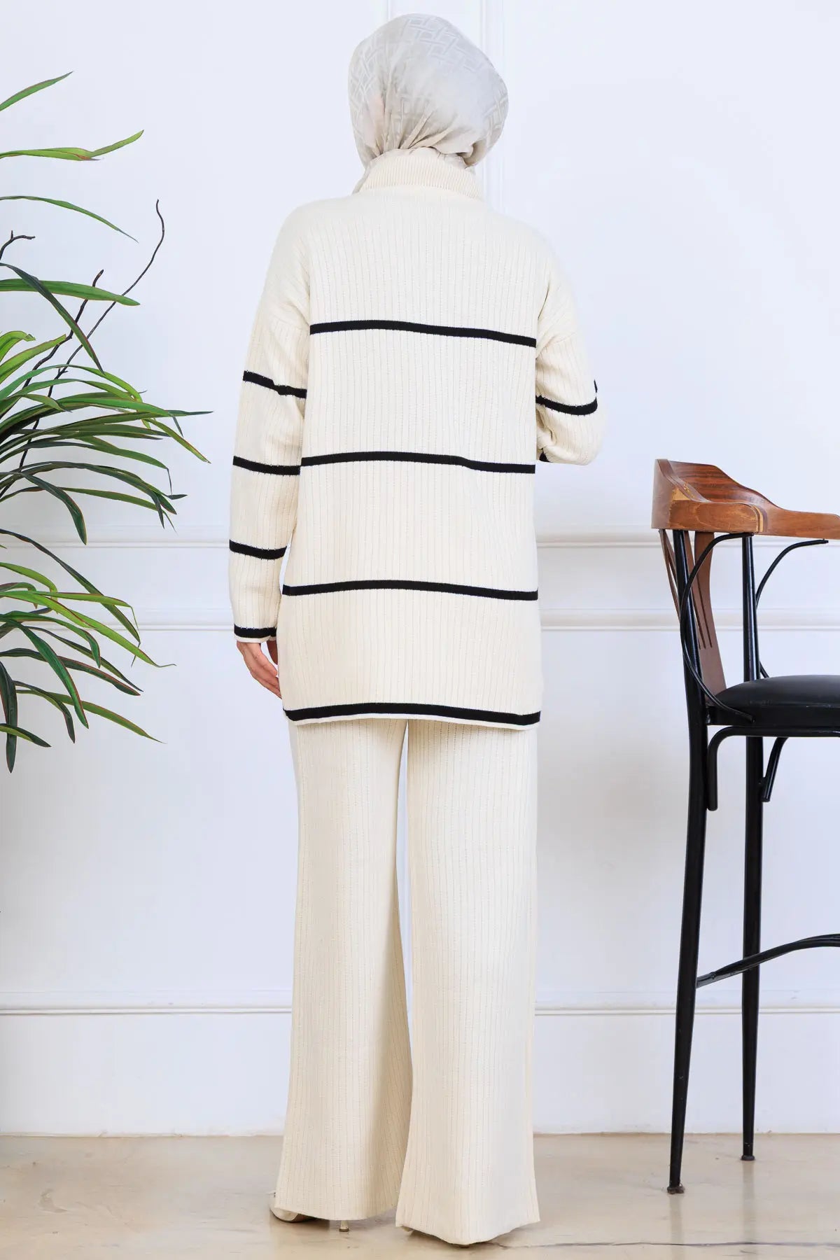 Ribbed Stripe-Detail Knitwear Suit, view 4