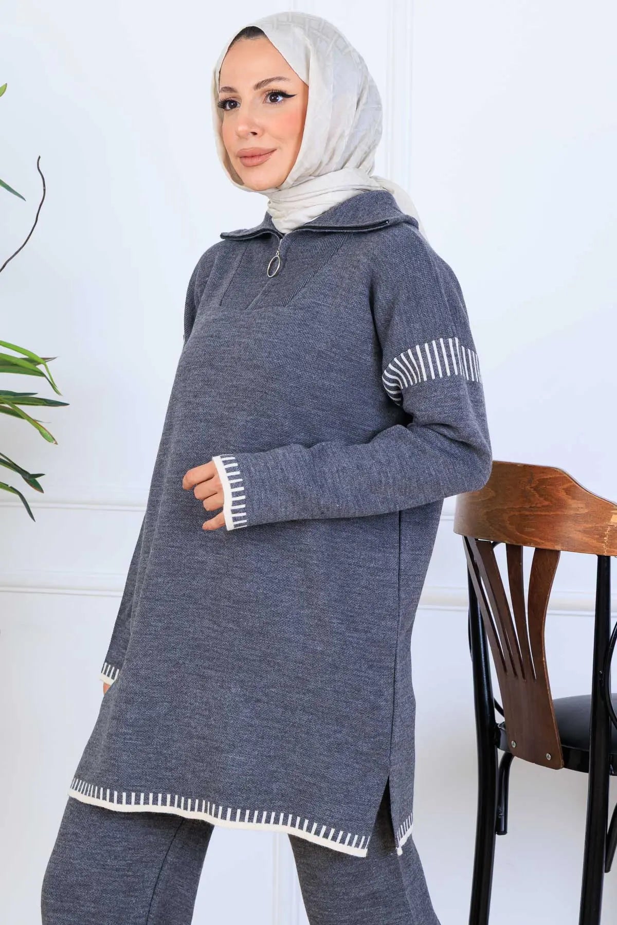 Zippered Collar Stripe-Detail Knitwear Suit, view 4