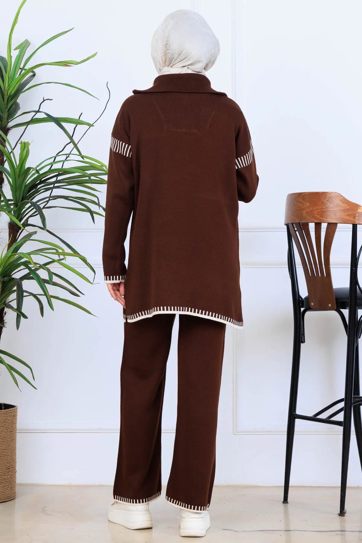 Zippered Collar Stripe-Detail Knitwear Suit, view 4