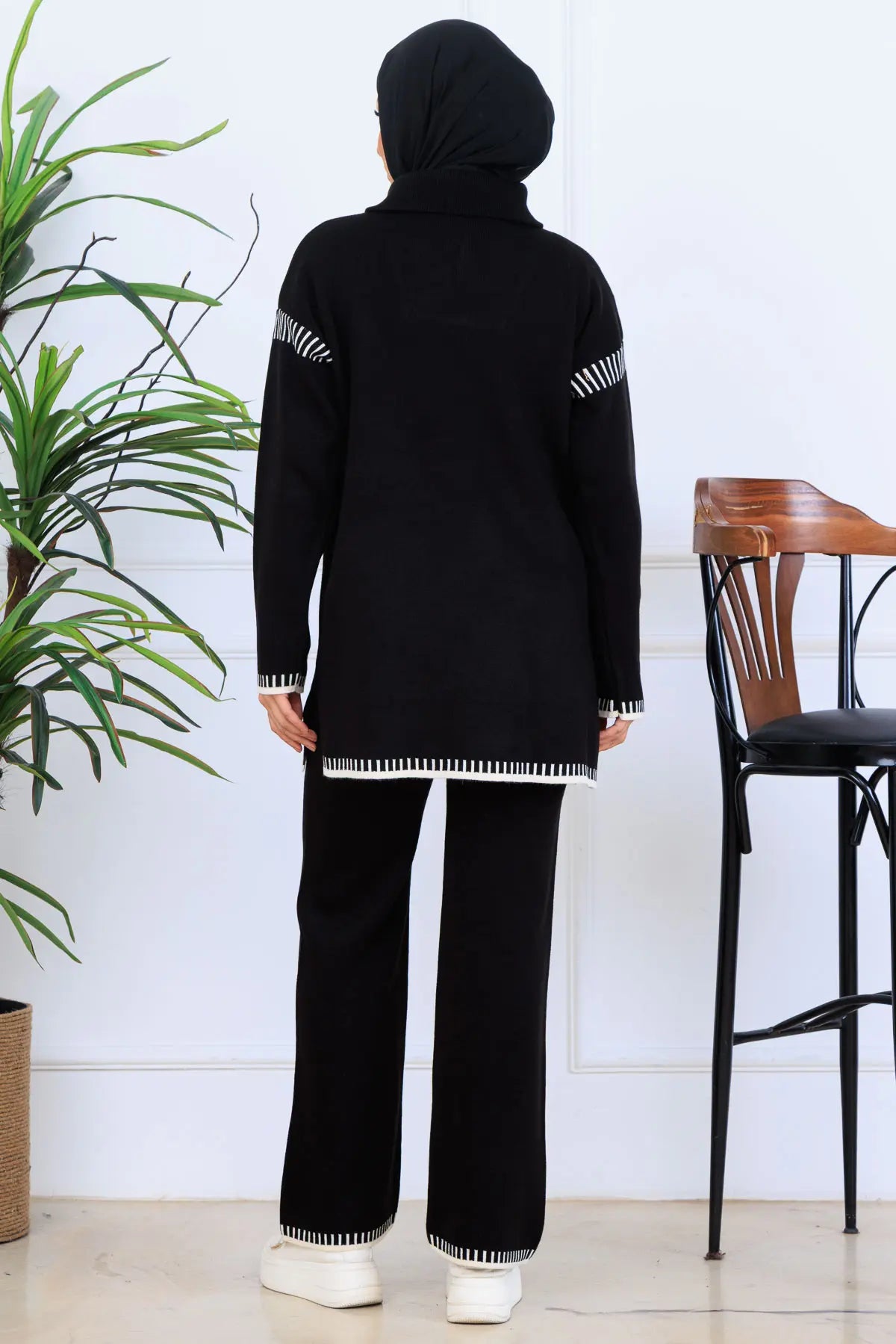 Zippered Collar Stripe-Detail Knitwear Suit, view 5