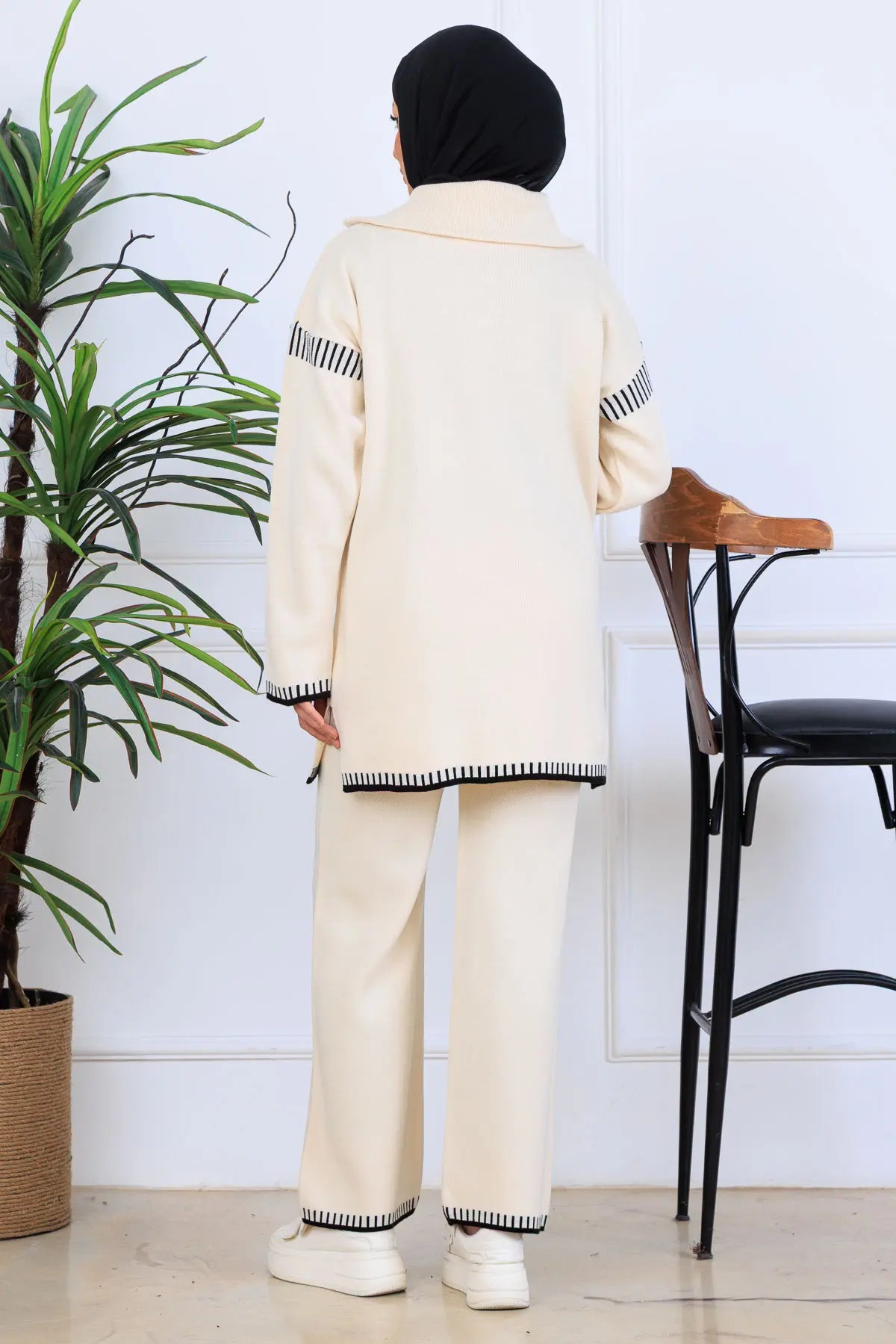 Zippered Collar Stripe-Detail Knitwear Suit, view 4
