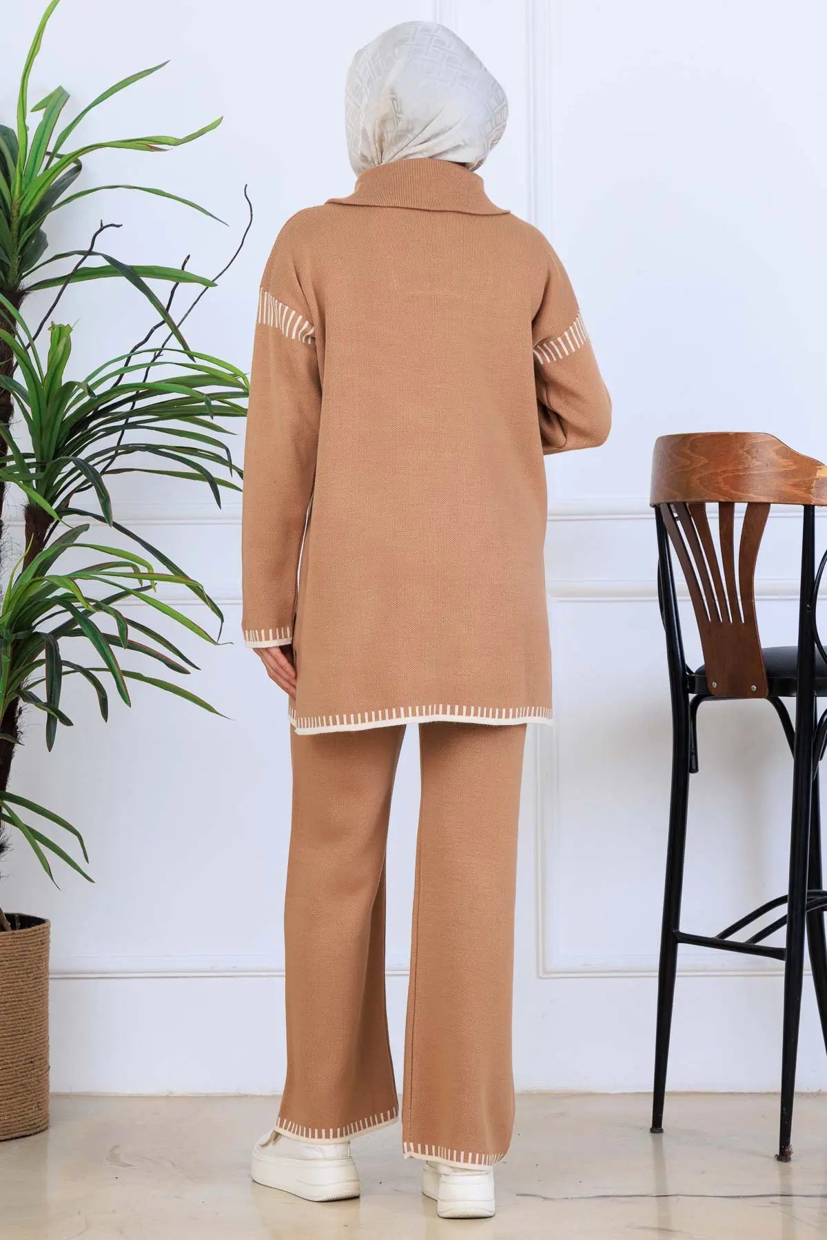 Zippered Collar Stripe-Detail Knitwear Suit, view 4
