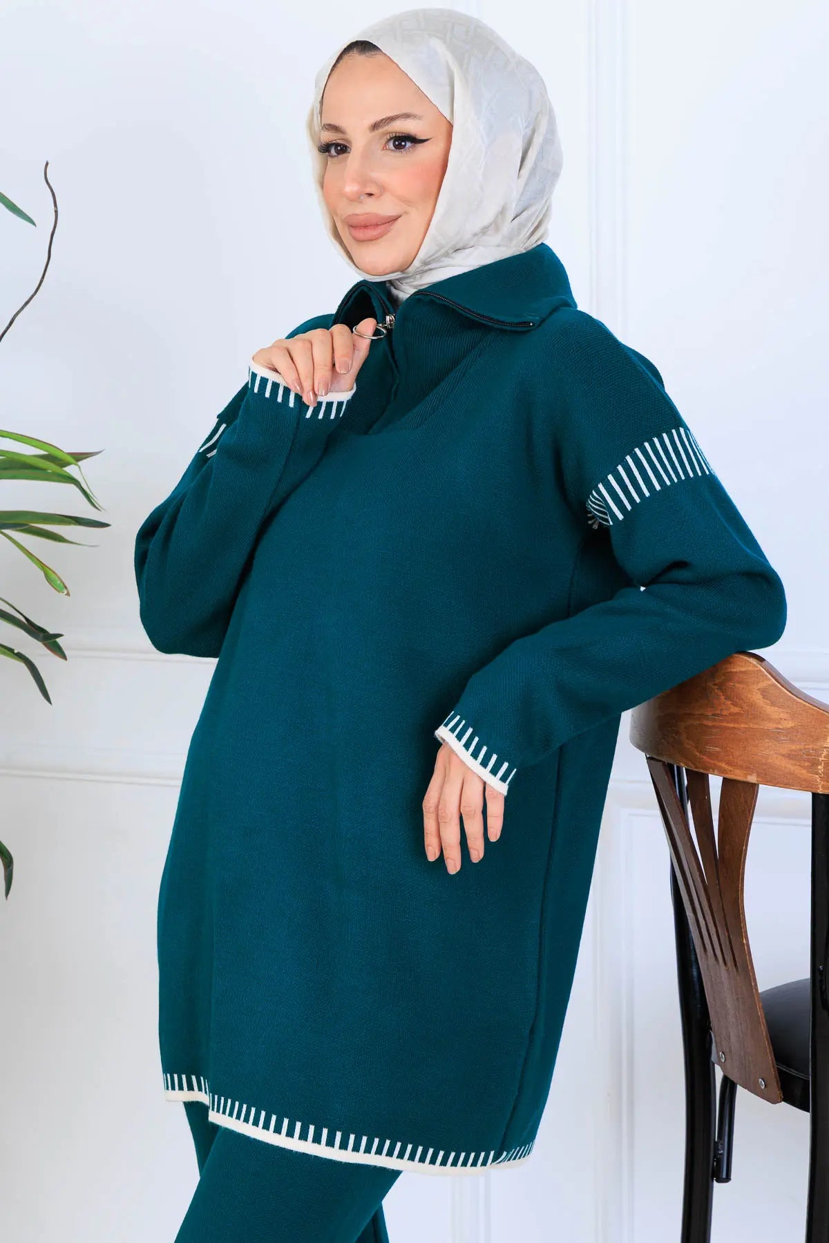 Zippered Collar Stripe-Detail Knitwear Suit, view 3