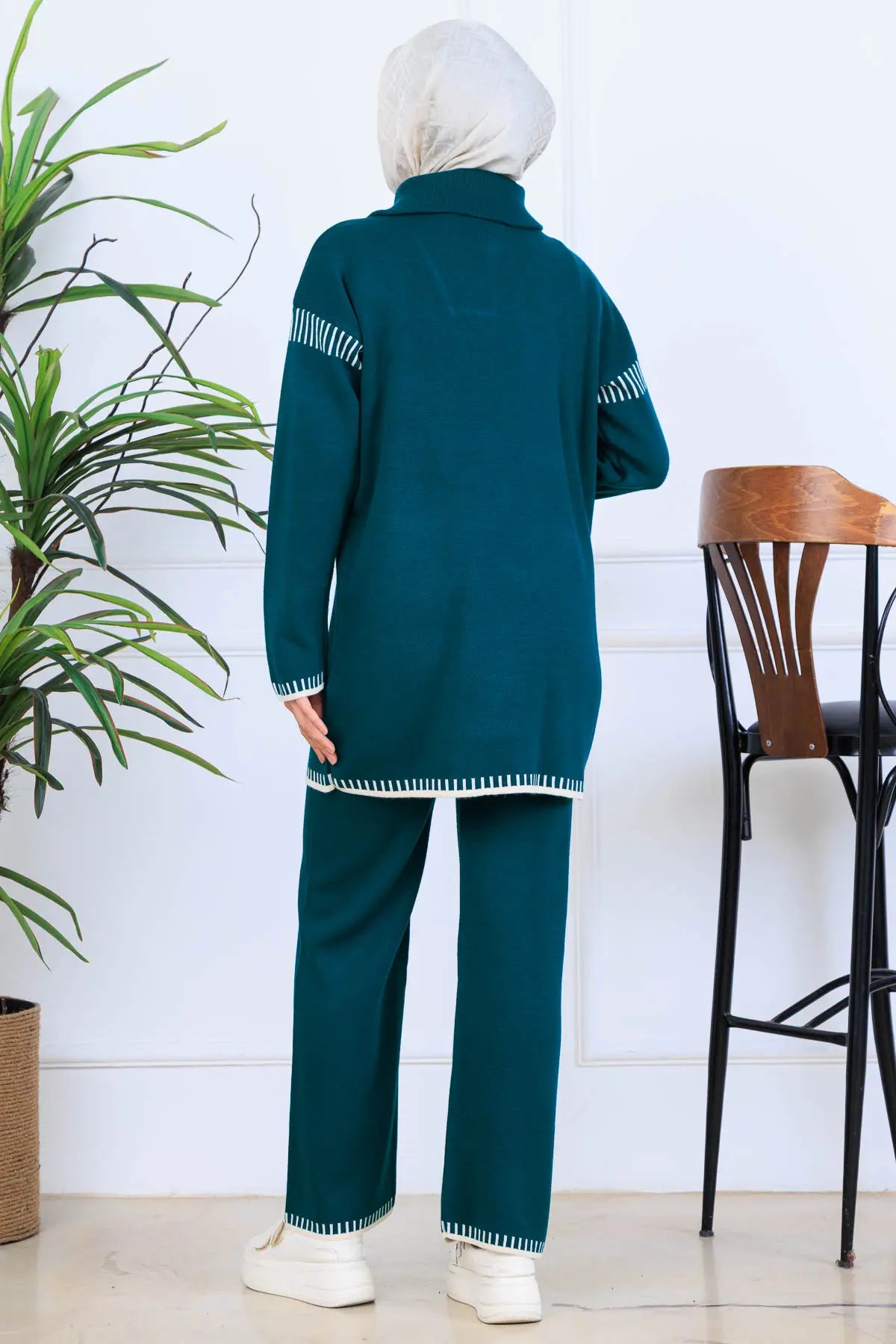 Zippered Collar Stripe-Detail Knitwear Suit, view 4