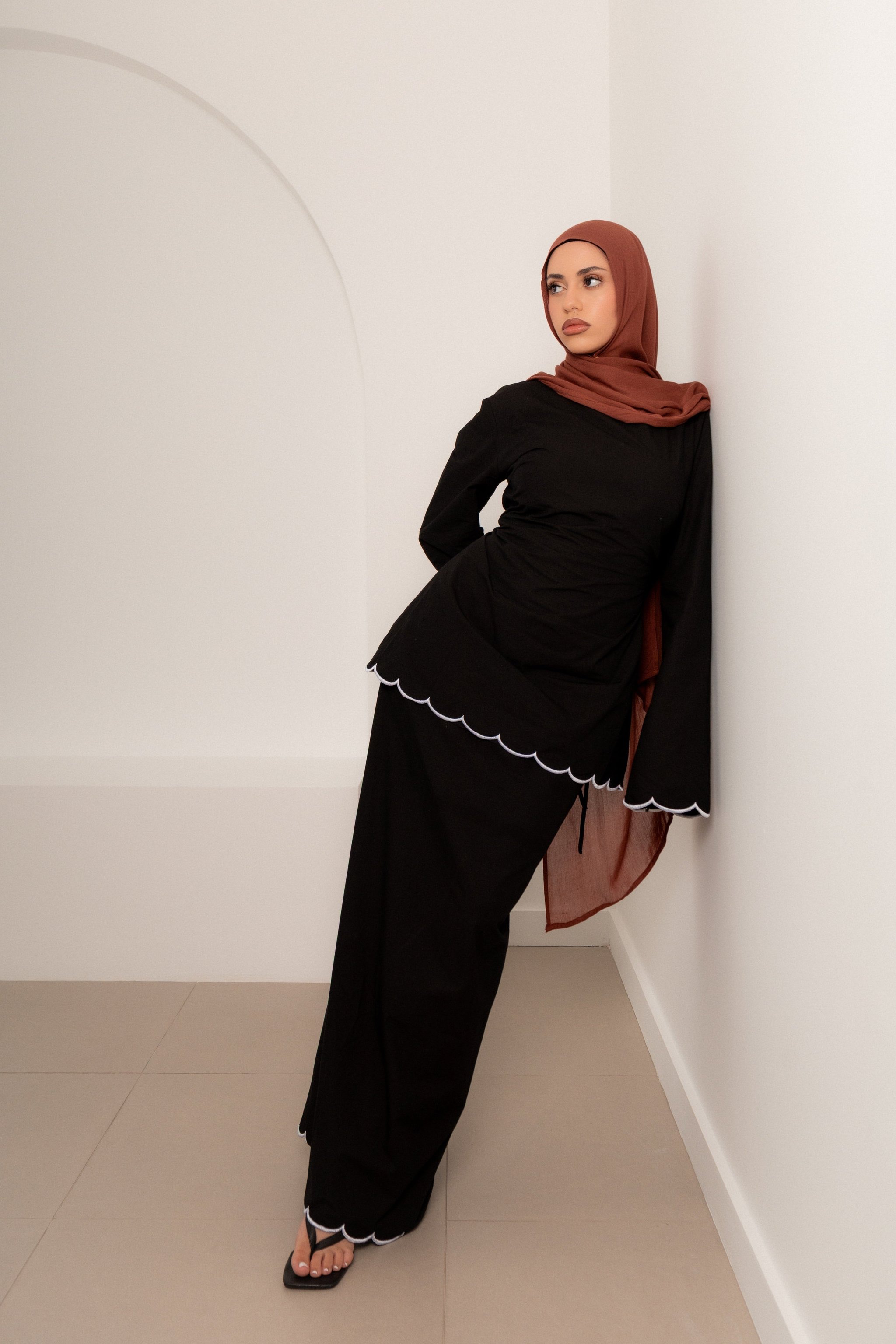 Odette Scallop Modest Set Black, view 2