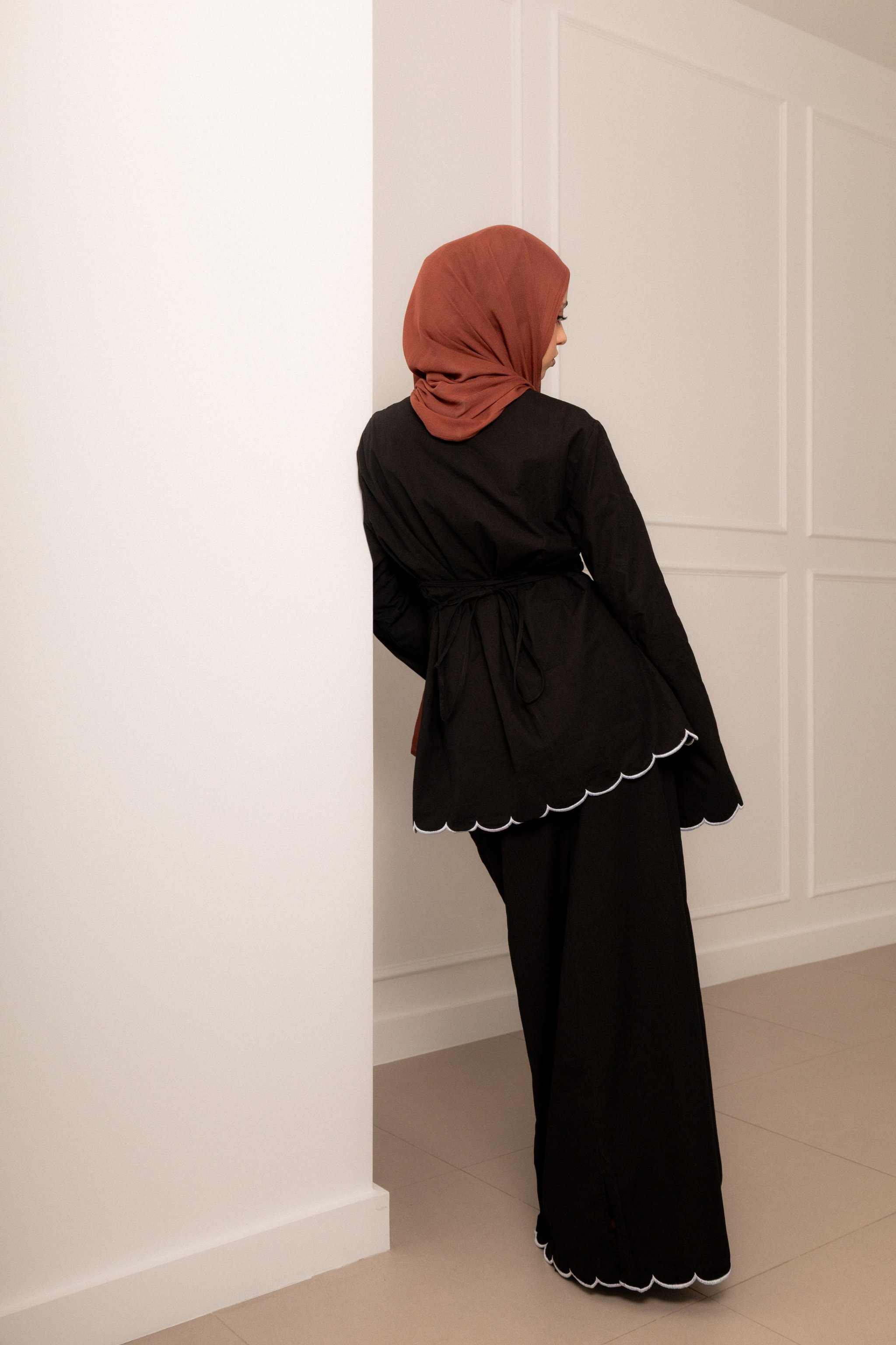 Odette Scallop Modest Set Black, view 3