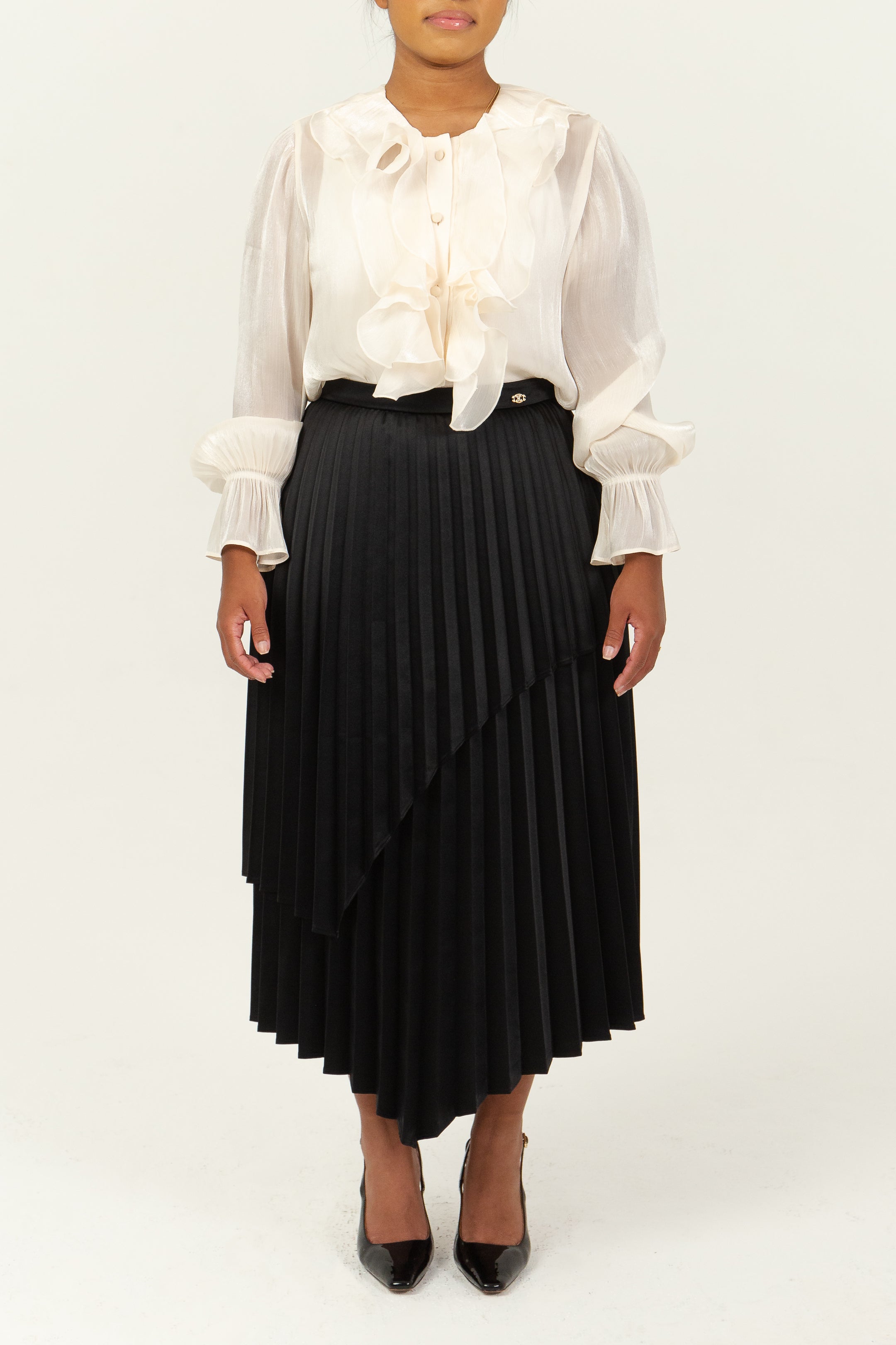 LYDIE - Jupe longue plissée asymétrique en satin, view 4