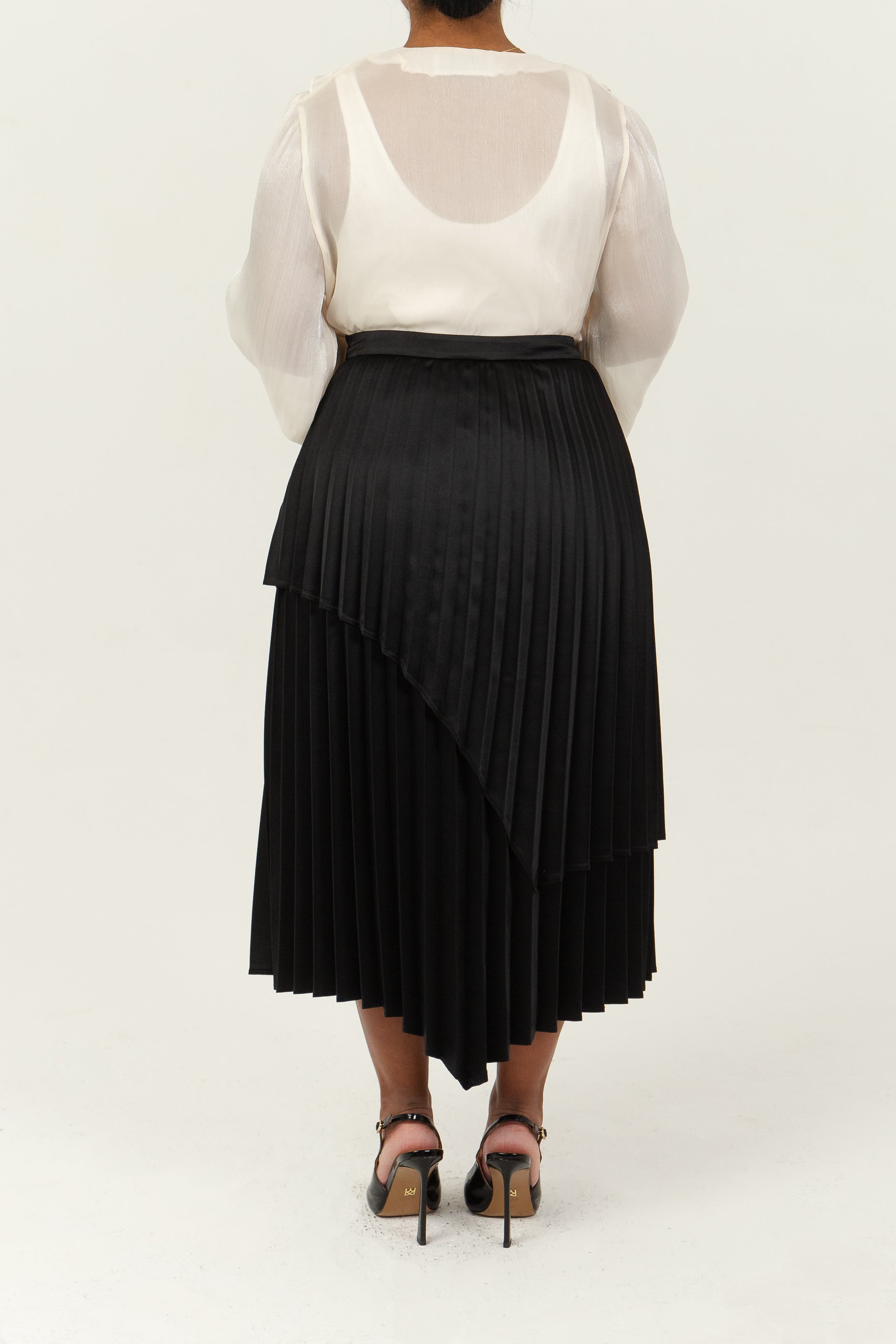LYDIE - Jupe longue plissée asymétrique en satin, view 5