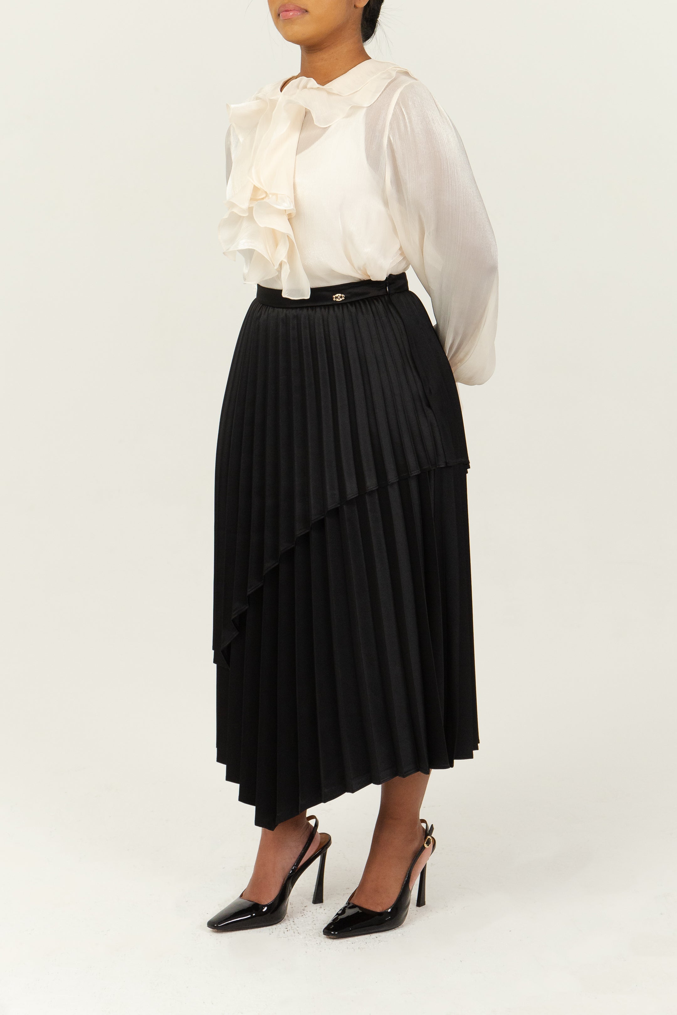 LYDIE - Jupe longue plissée asymétrique en satin, view 6