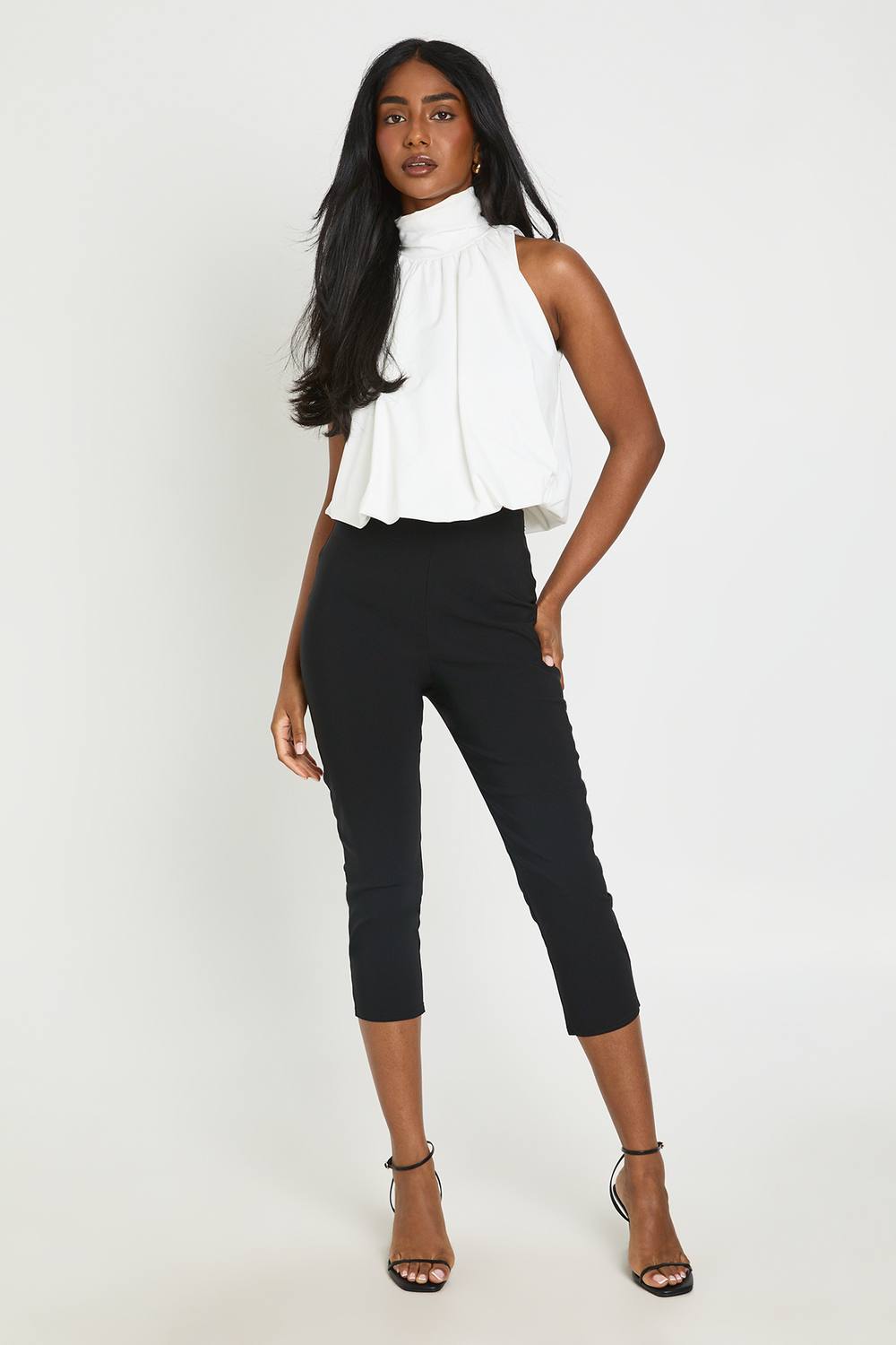 boohoo Women's 3/4 Bengaline Capri Legging Pants in Black by boohoo