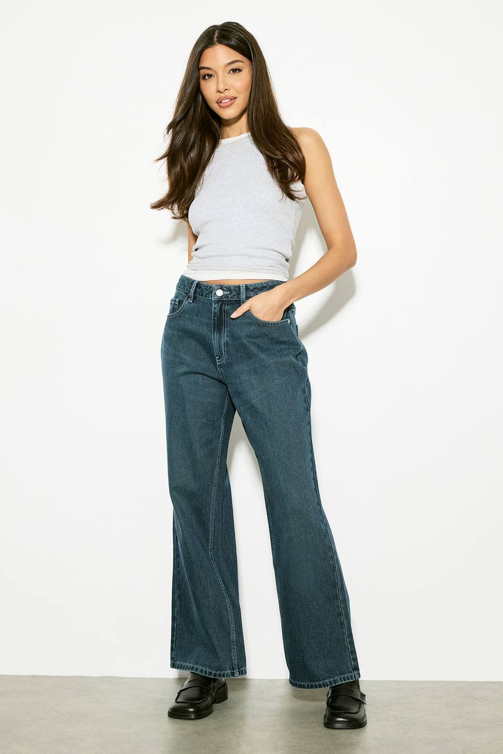 boohoo Women's Basics High Waist Straight Leg Jean in Dark Indigo by boohoo
