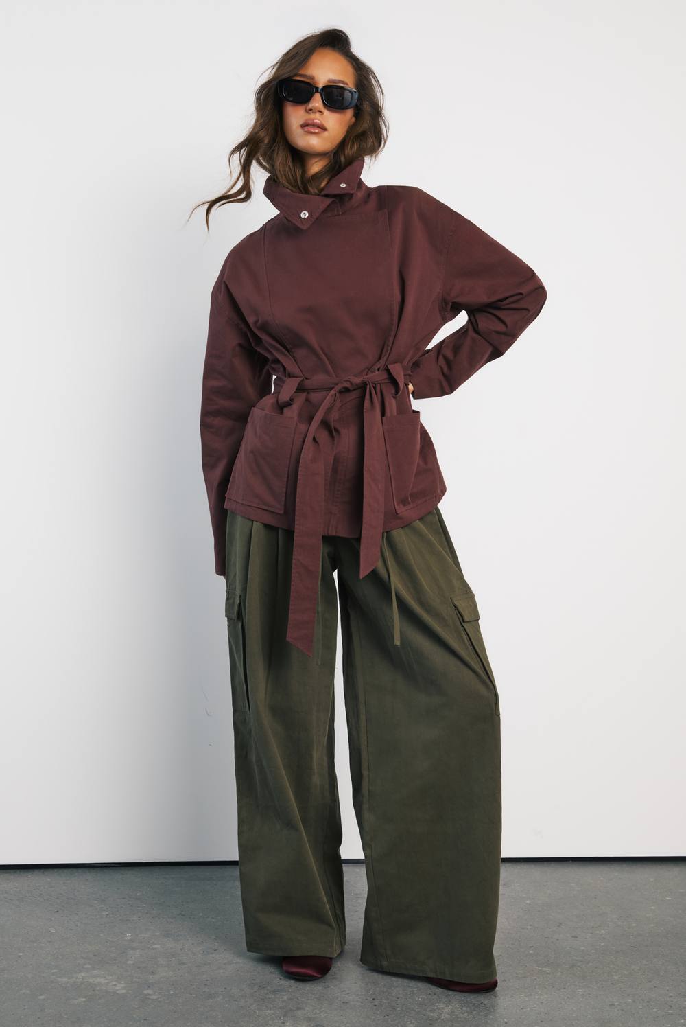 boohoo Women's Belted Short Trench Coat in Burgundy by boohoo