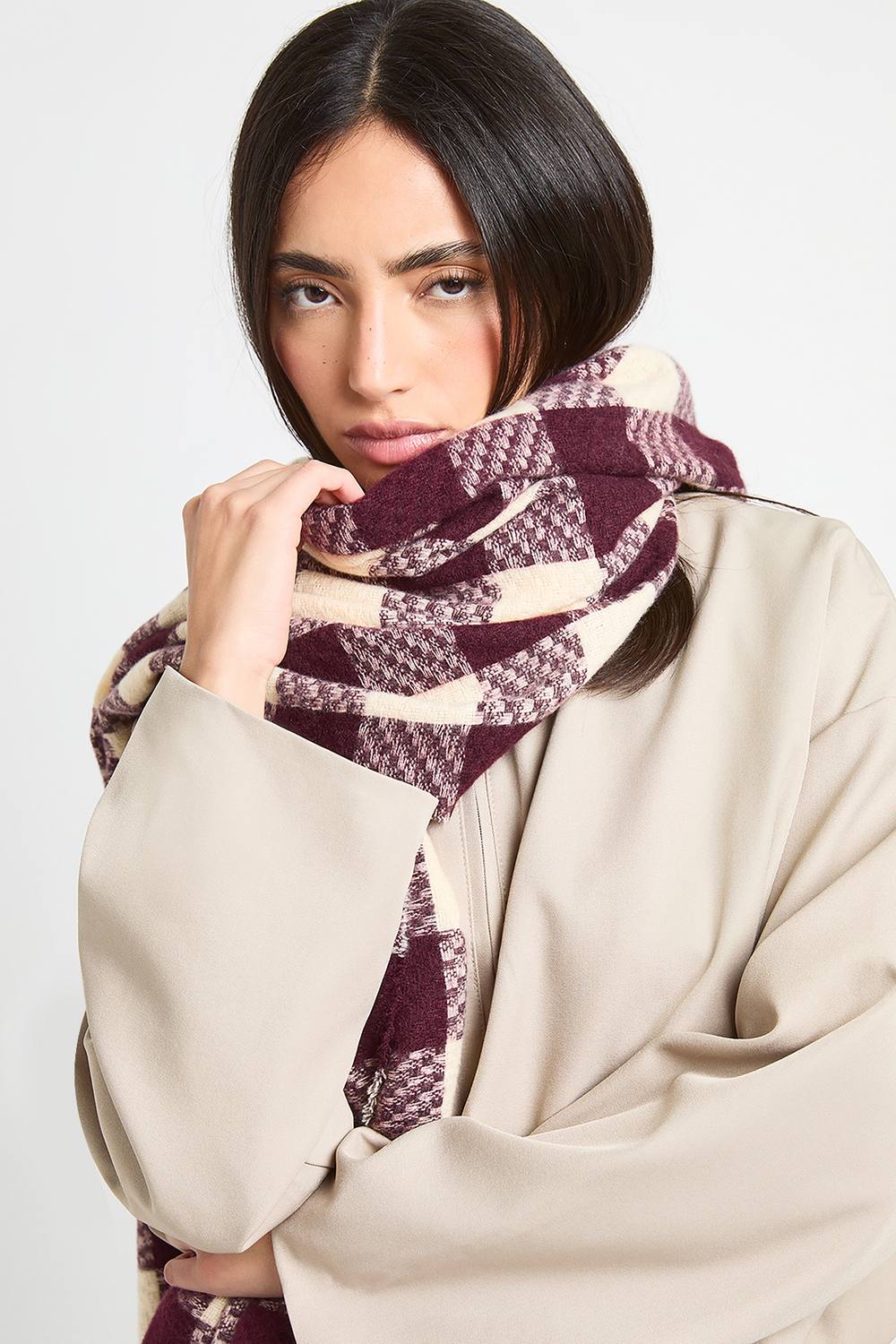 boohoo Women's Checked Tassel Lightweight Blanket Scarf in Burgundy by boohoo