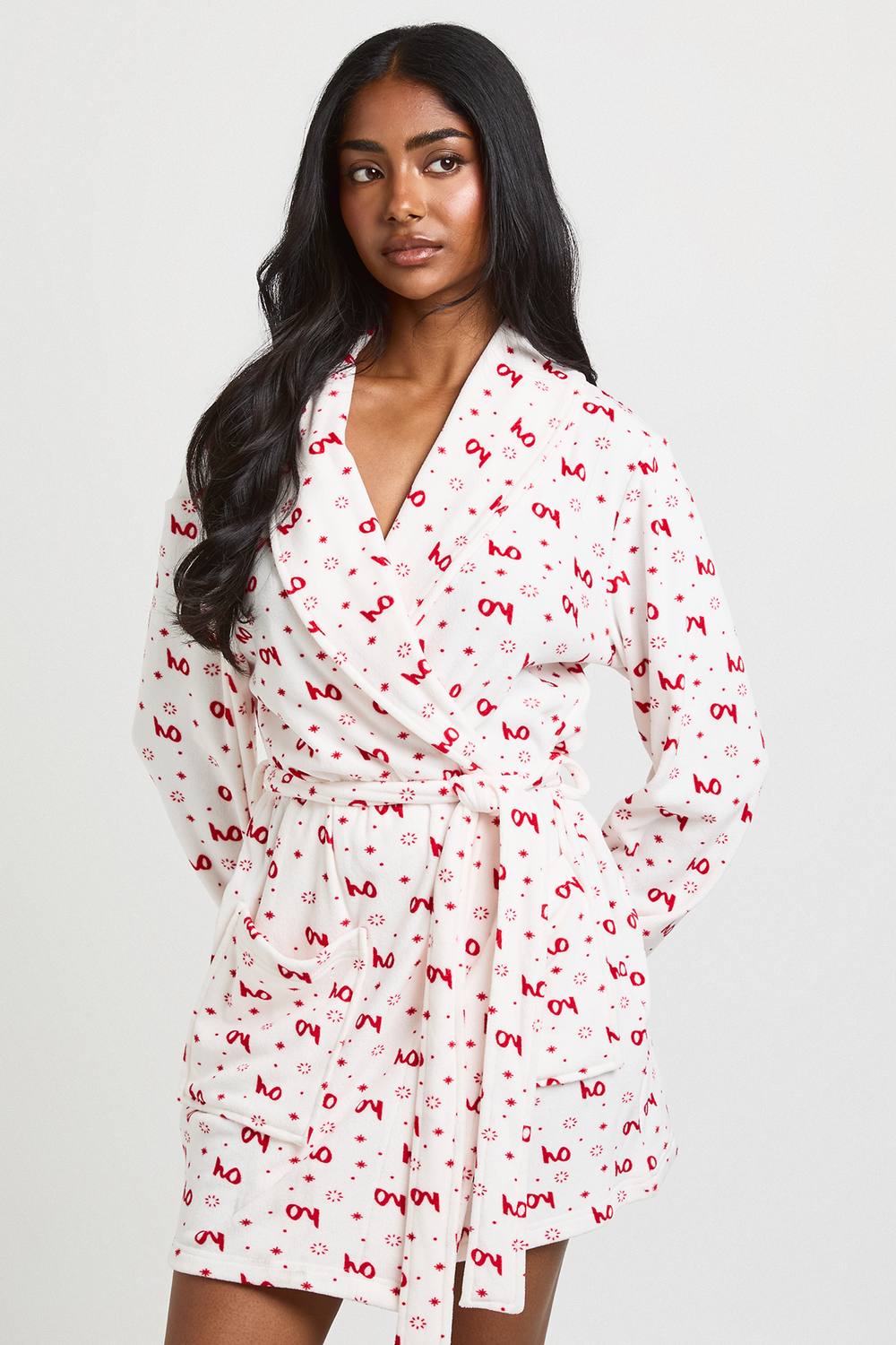boohoo Women's Christmas Print Fleece Mini Dressing Gown in White by boohoo
