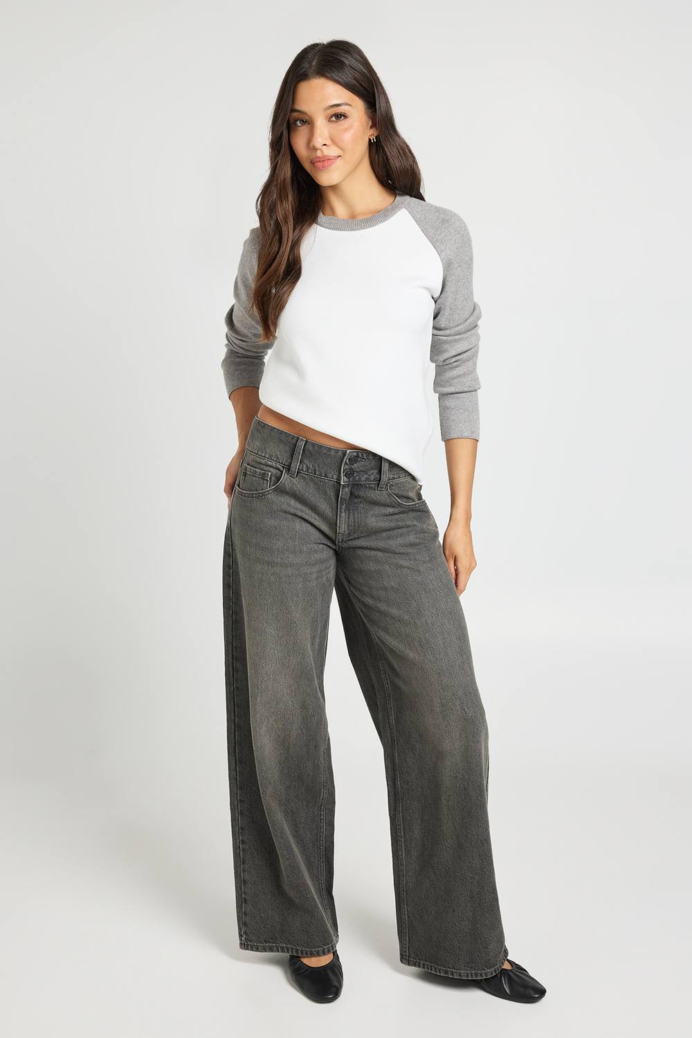 boohoo Women's Double Button Low Waist Wide Leg Jean in Greywash by boohoo