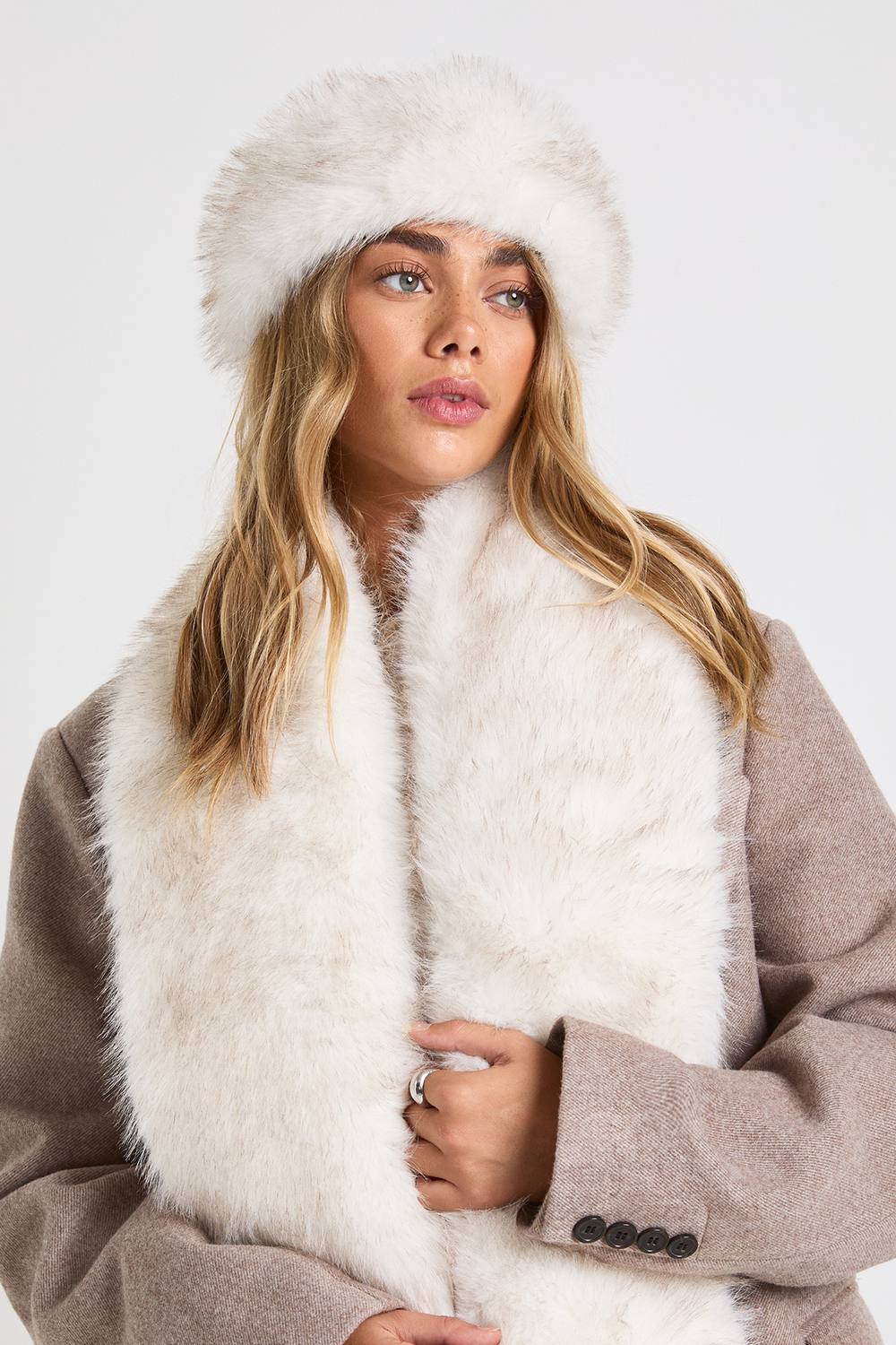 boohoo Women's Faux Fur Headband in Off White by boohoo