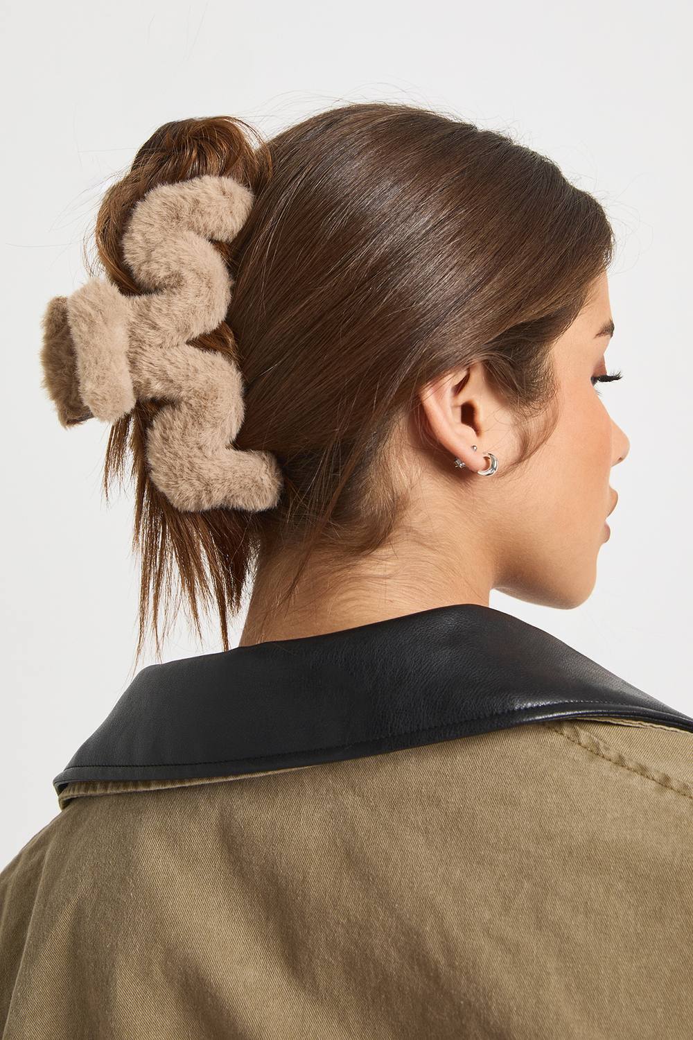 boohoo Women's Faux Fur Large Claw Clip in Beige by boohoo