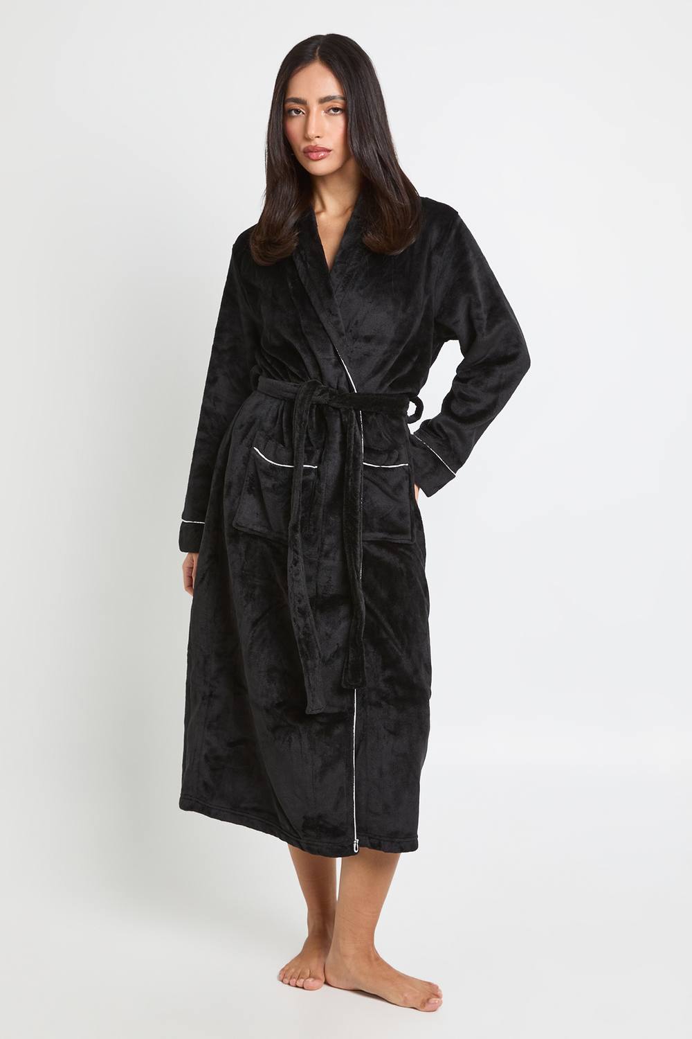 boohoo Women's Fleece Piping Detail Long Dressing Gown in Black by boohoo