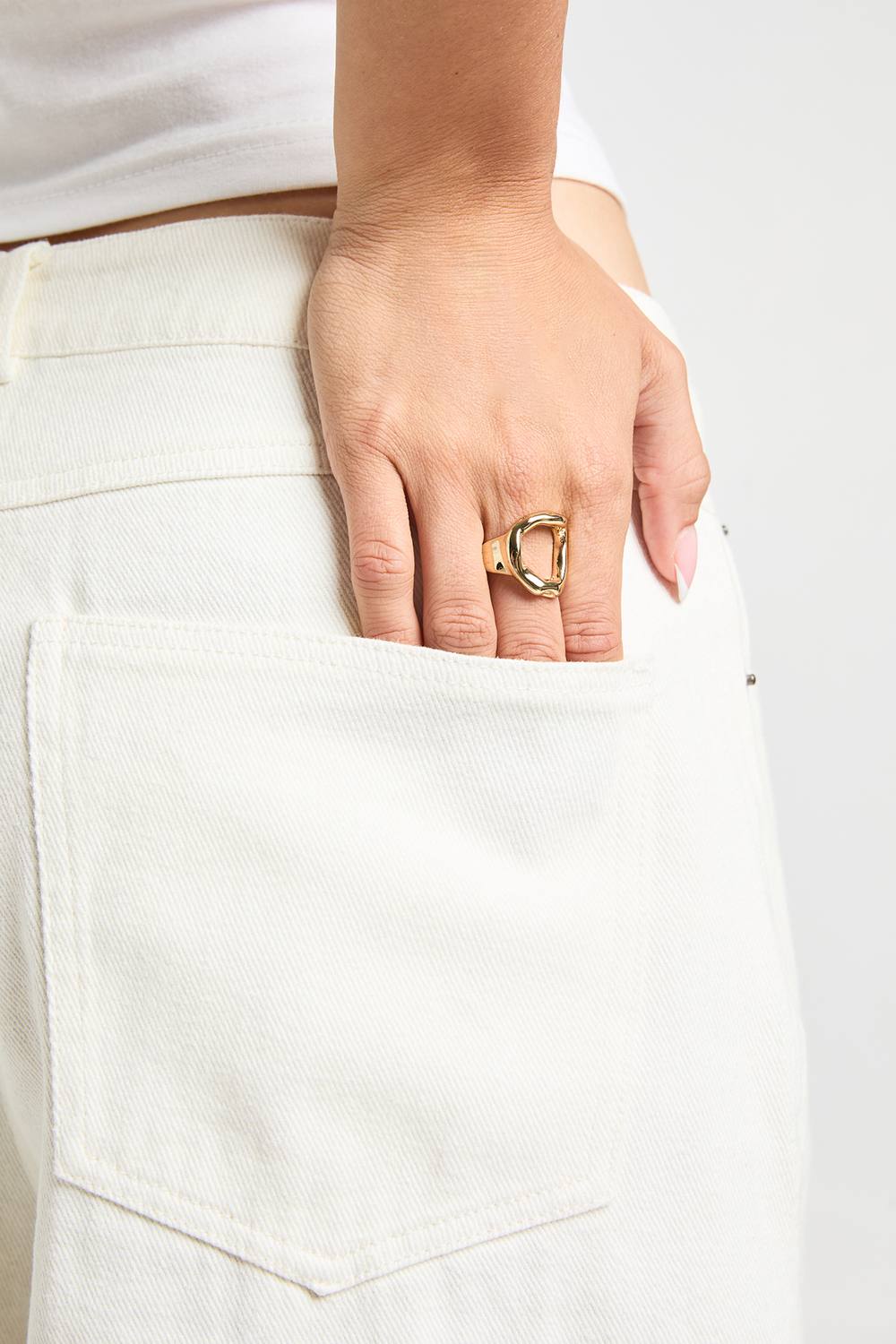 boohoo Women's Hammered Gold Chunky Abstract Ring by boohoo