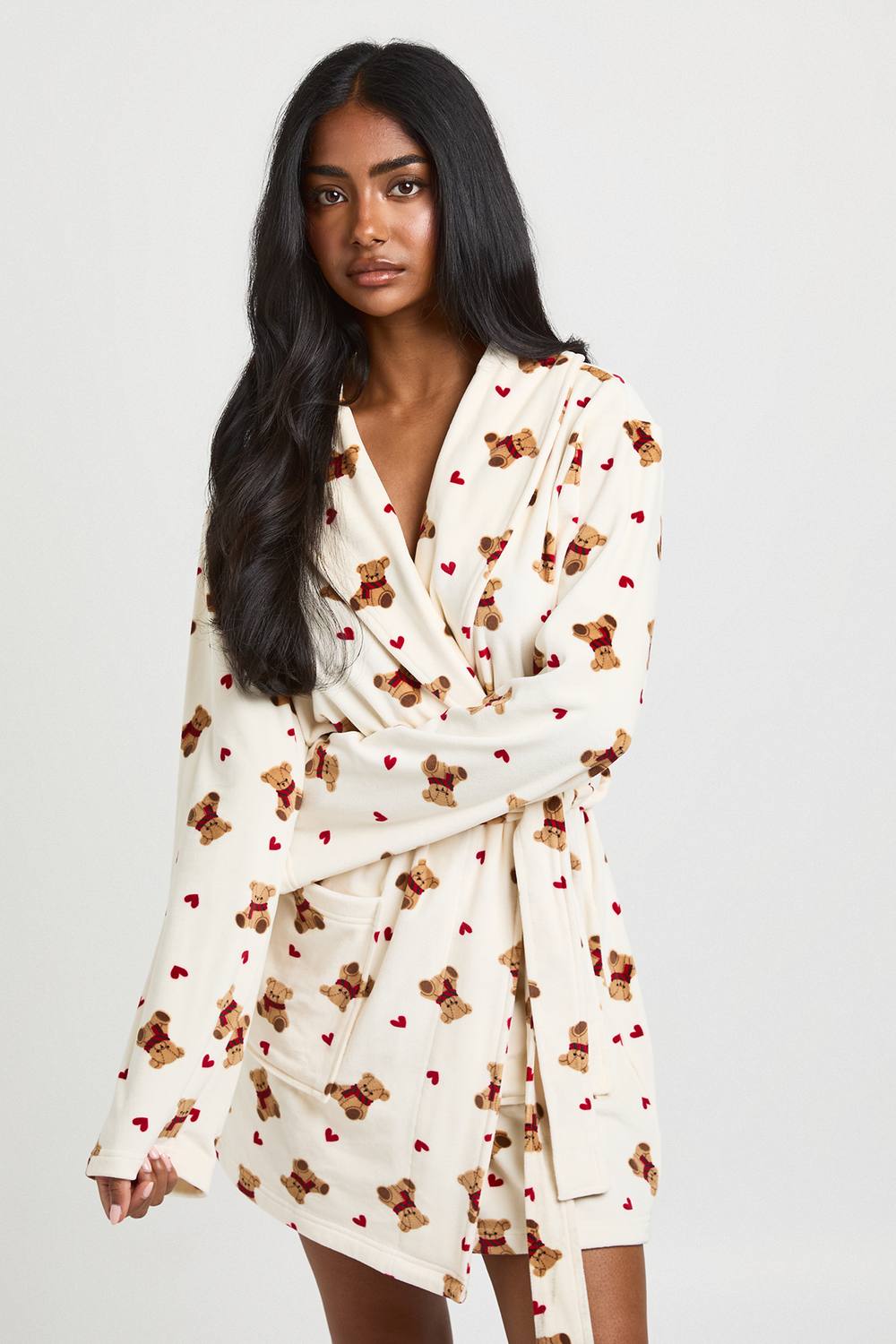 boohoo Women's Heart & Bear Print Fleece Mini Dressing Gown in White by boohoo