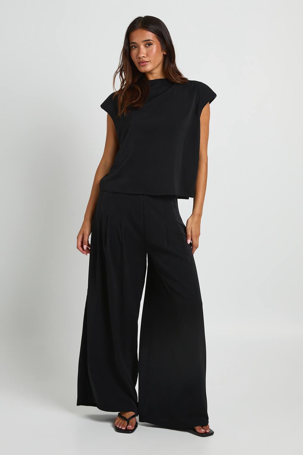 boohoo Women's High Neck Pleated Wide Leg Trouser Co-Ord in Black by boohoo