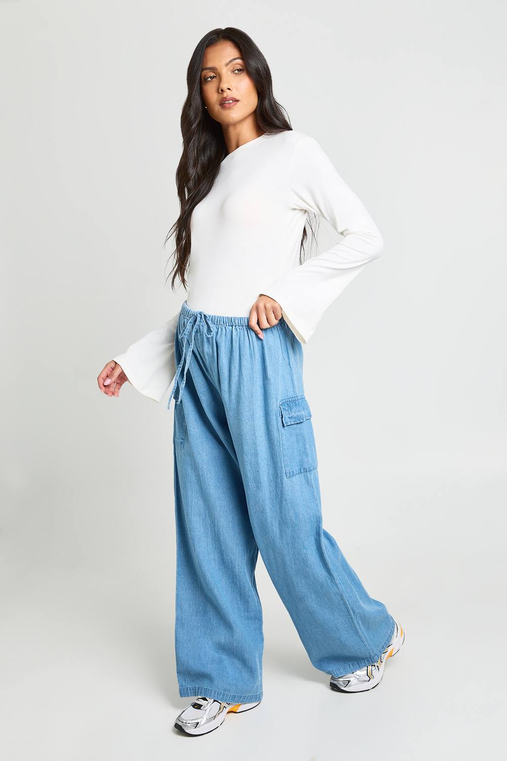 boohoo Women's Maternity Chambray Drawstring Pocket Wide Leg Trouser in Mid Wash by boohoo