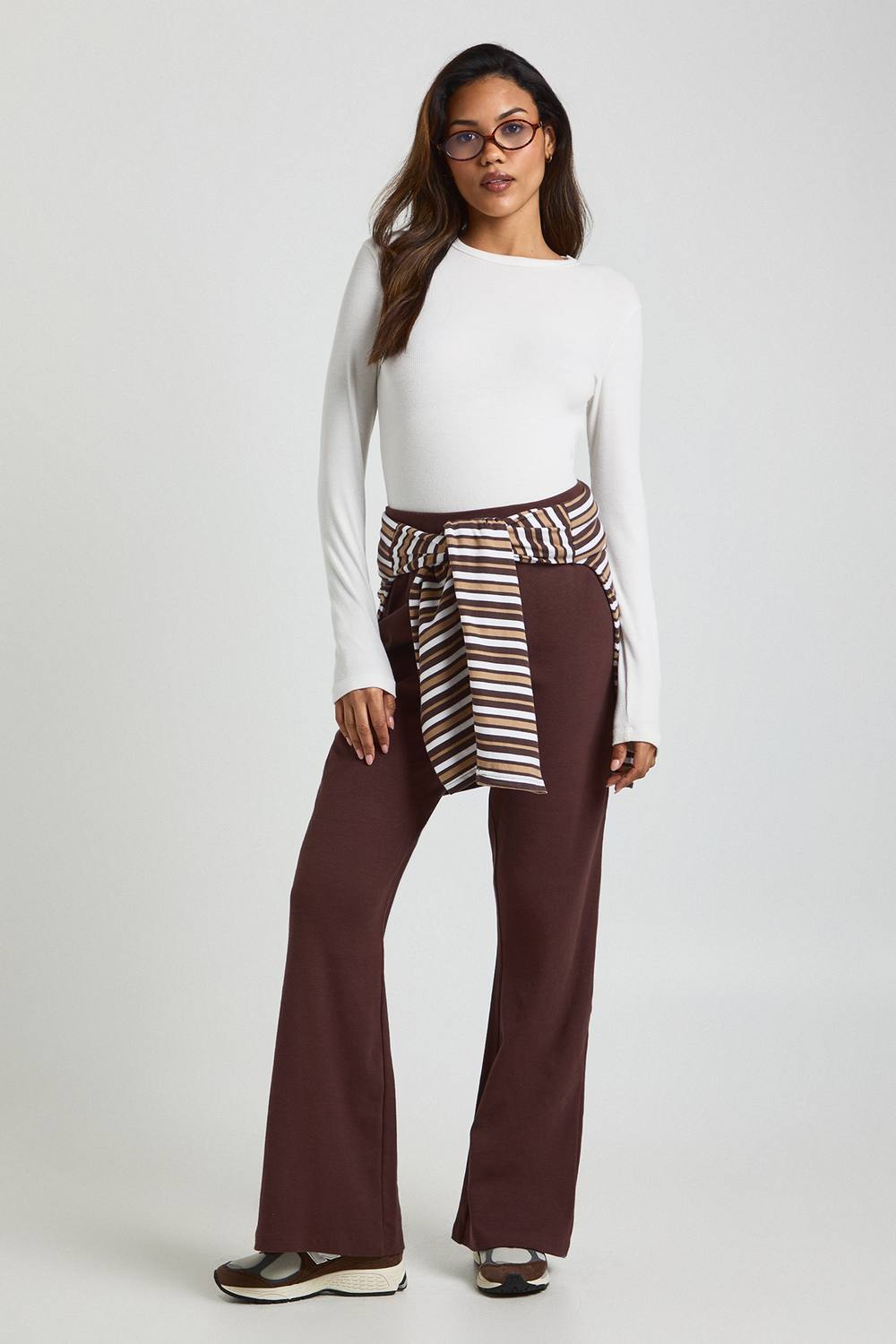 boohoo Women's Maternity Rib Flared Legging Pants in Chocolate by boohoo