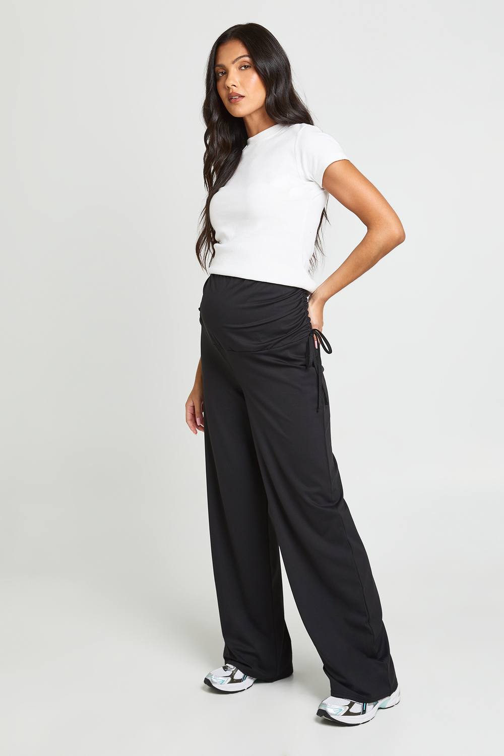 boohoo Women's Maternity Ruched Side Wide Leg Trouser in Black by boohoo