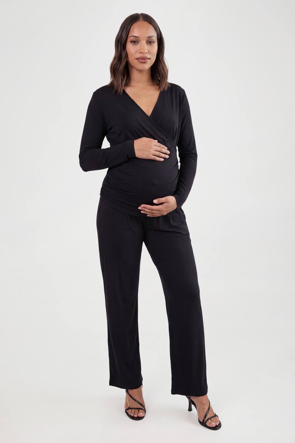 boohoo Women's Maternity Super Soft Basic Ruched Top & Elasticated Trouser Lounge Set in Black by boohoo