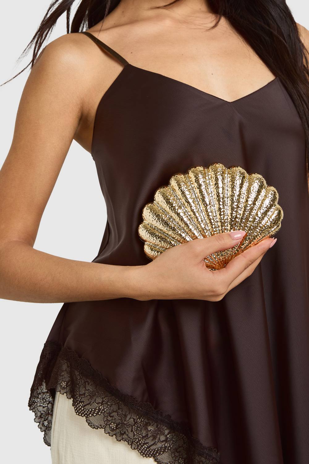 boohoo Women's Mini Shell Detail Clutch Bag in Gold by boohoo