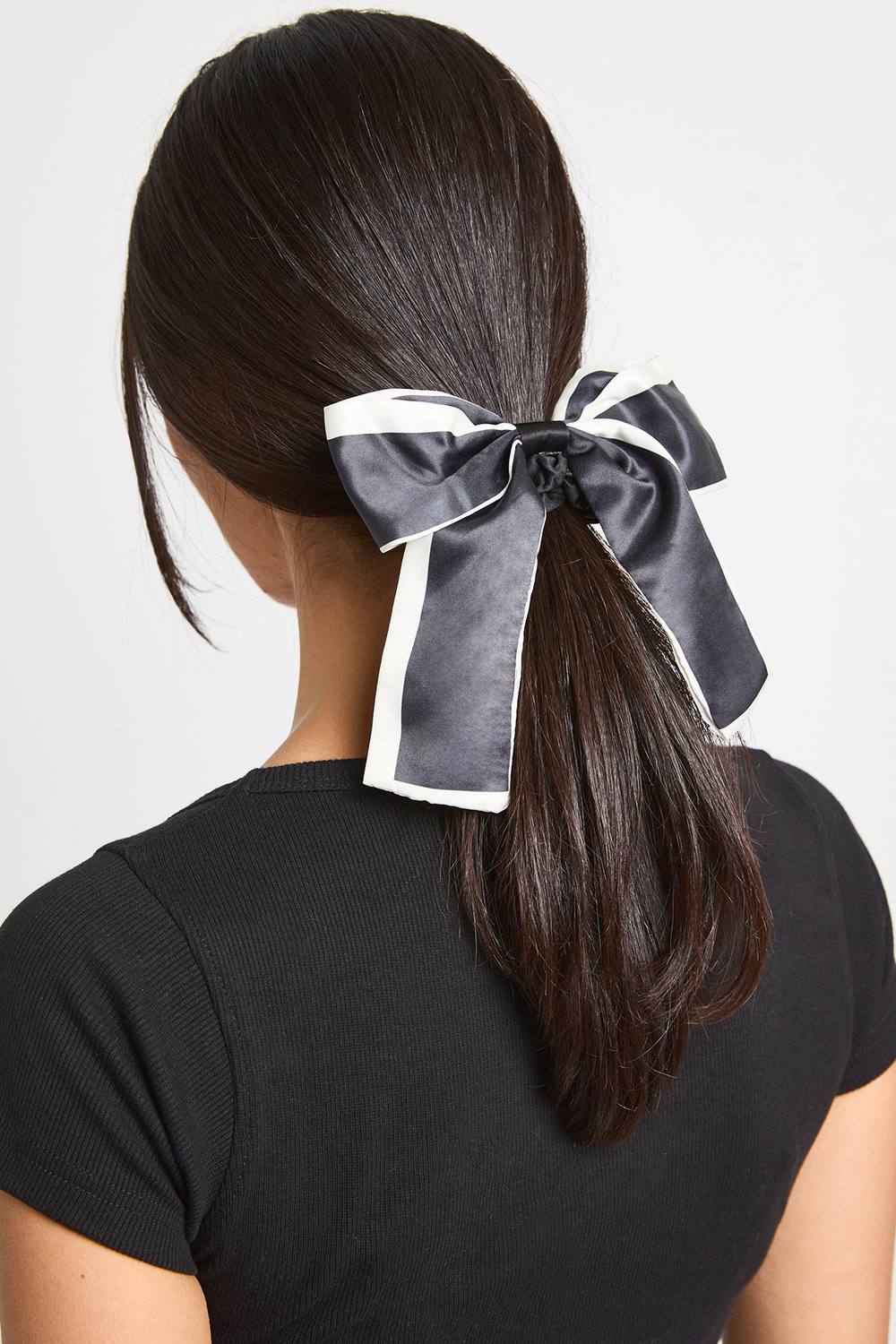 boohoo Women's Oversized Contrast Satin Bow Detail Scrunchie in Black by boohoo