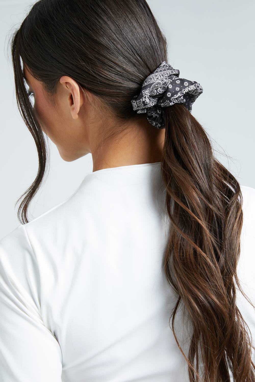 boohoo Women's Paisley Print Scrunchie in Black by boohoo