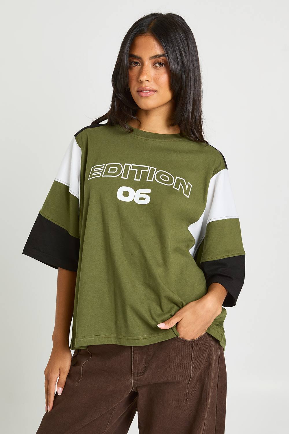 boohoo Women's Panelled Football Oversized T-Shirt in Khaki by boohoo