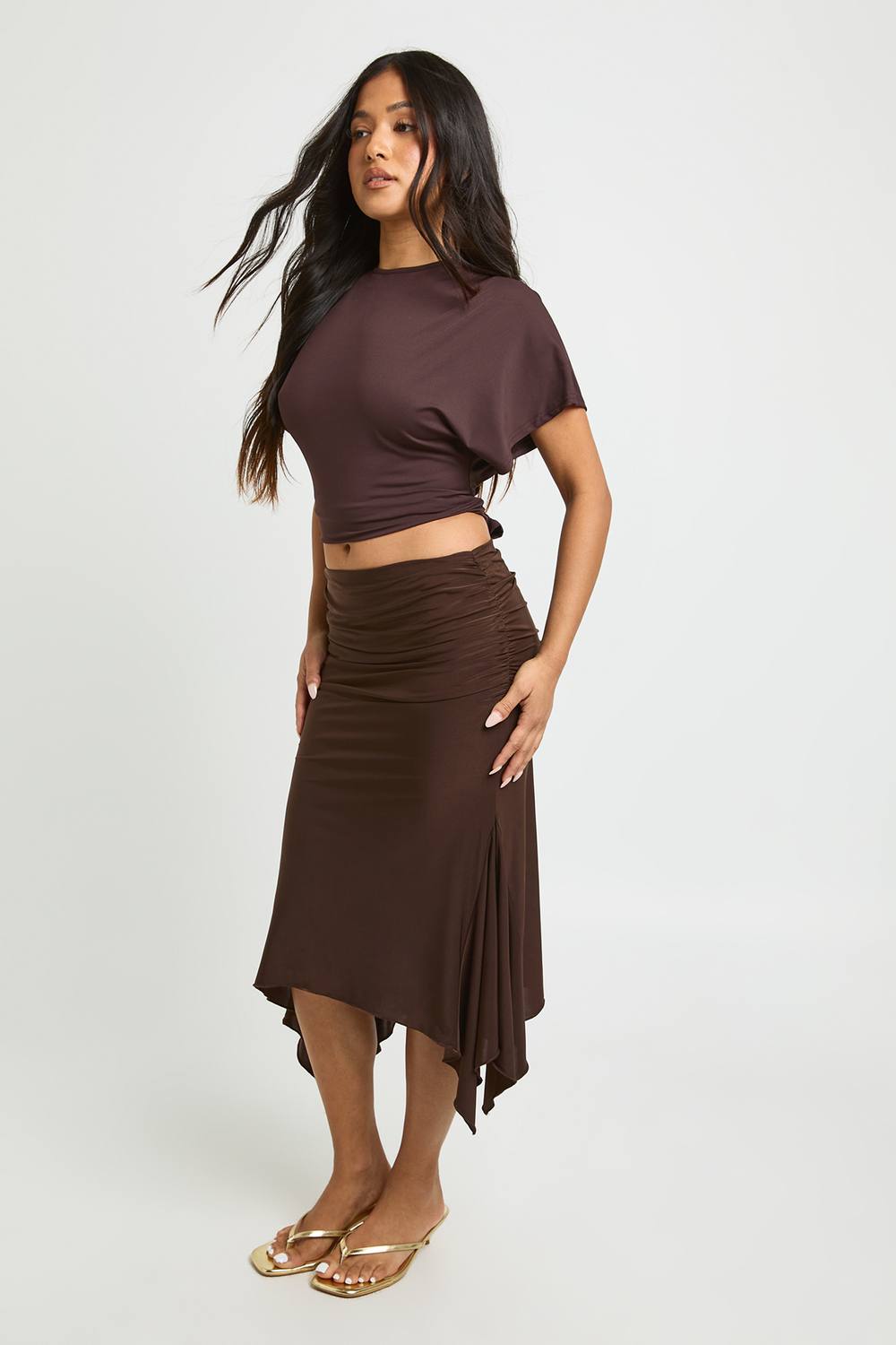 boohoo Women's Petite Hanky Hem Midi Skirt in Chocolate by boohoo