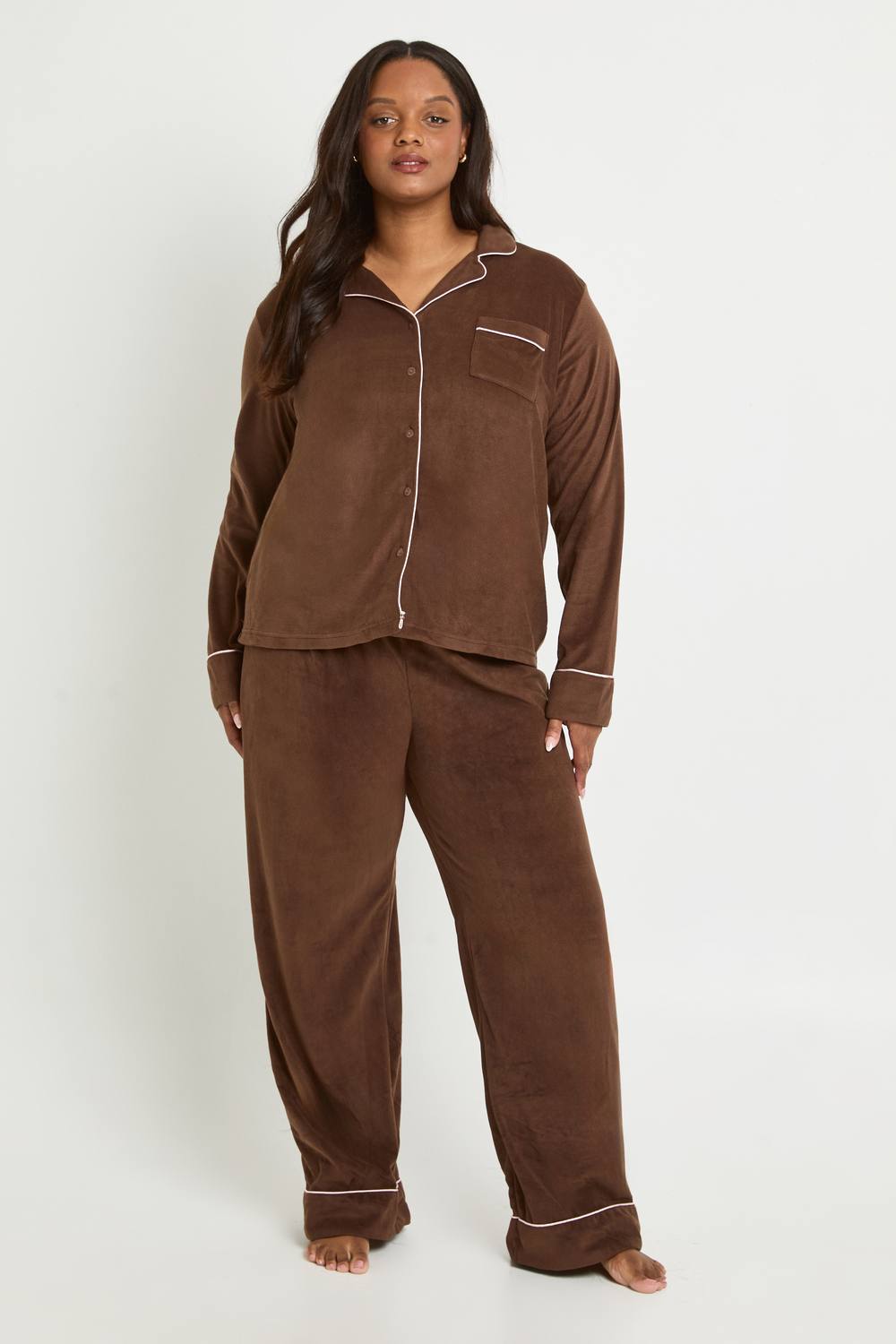 boohoo Women's Plus Baby Fleece Piping Detail Long Sleeve Shirt & Trousers Pyjama Set in Chocolate by boohoo