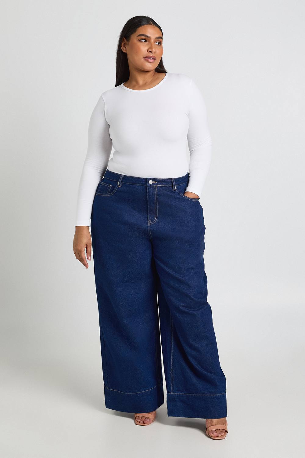 boohoo Women's Plus Basic Long Sleeve Crew Neck Bodysuit in White by boohoo