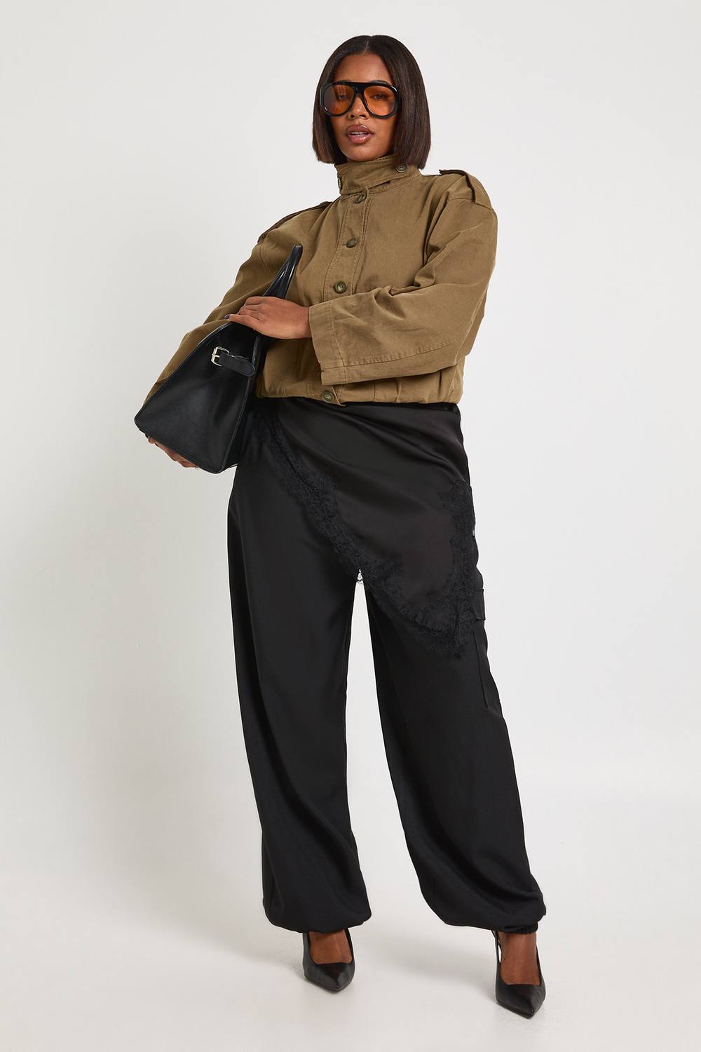 boohoo Women's Plus Elasticated Cuff Cargo Trouser in Black by boohoo