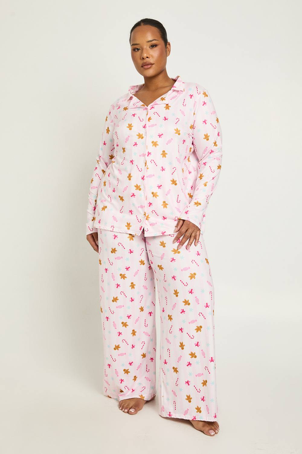 boohoo Women's Plus Gingerbread Man Print Long Sleeve Shirt & Trousers Pyjama Set in Pink by boohoo