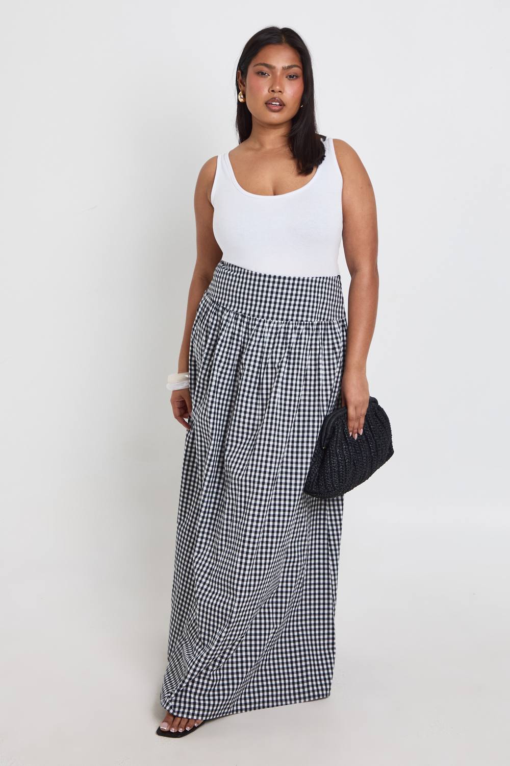 boohoo Women's Plus Gingham Poplin Maxi Skirt in Black by boohoo