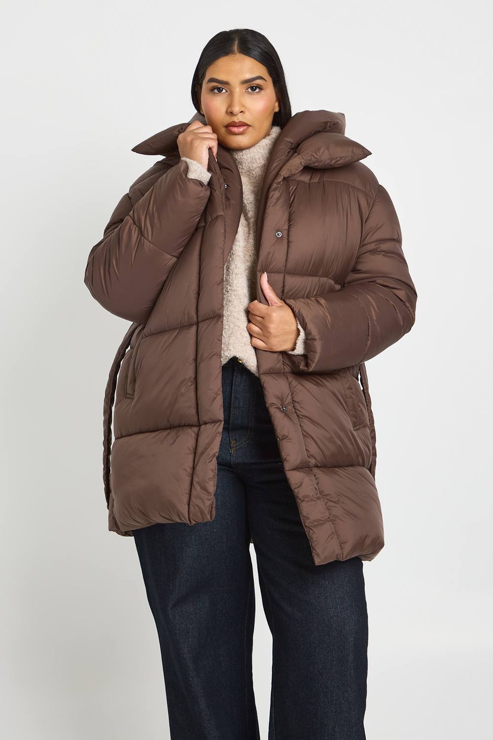 boohoo Women's Plus Hooded Belted Puffer Jacket in Chocolate by boohoo