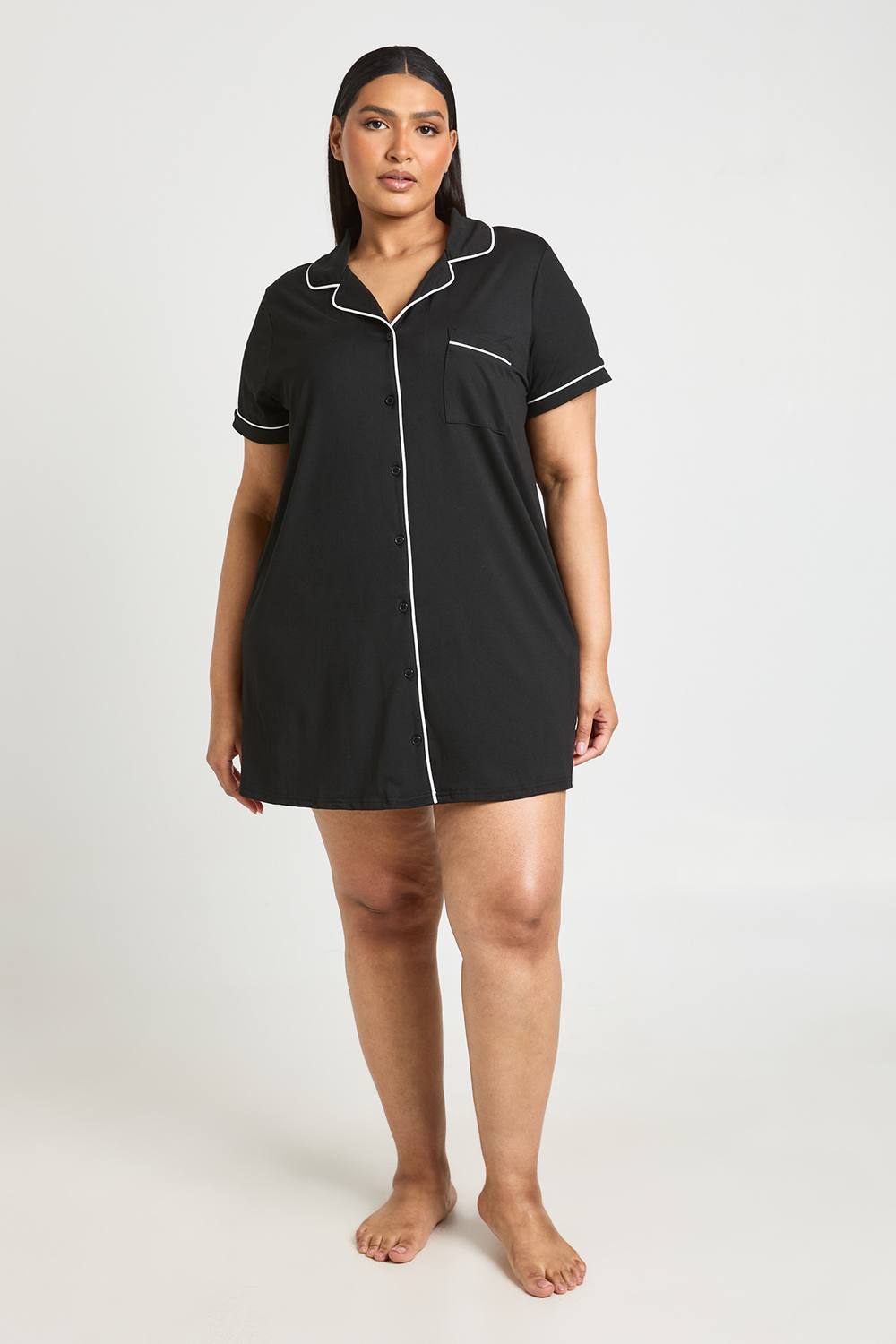boohoo Women's Plus Piping Detail Short Sleeve Nightie in Black by boohoo