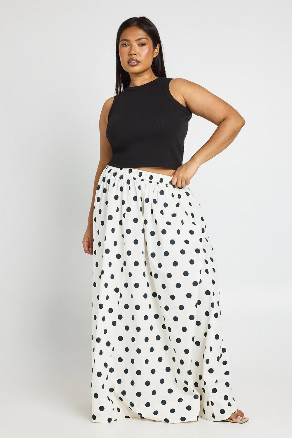 boohoo Women's Plus Polka Dot Poplin Volume Maxi Skirt in Black by boohoo