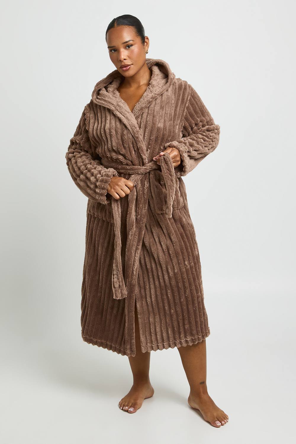 boohoo Women's Plus Ribbed Fleece Hooded Long Dressing Gown in Mocha by boohoo