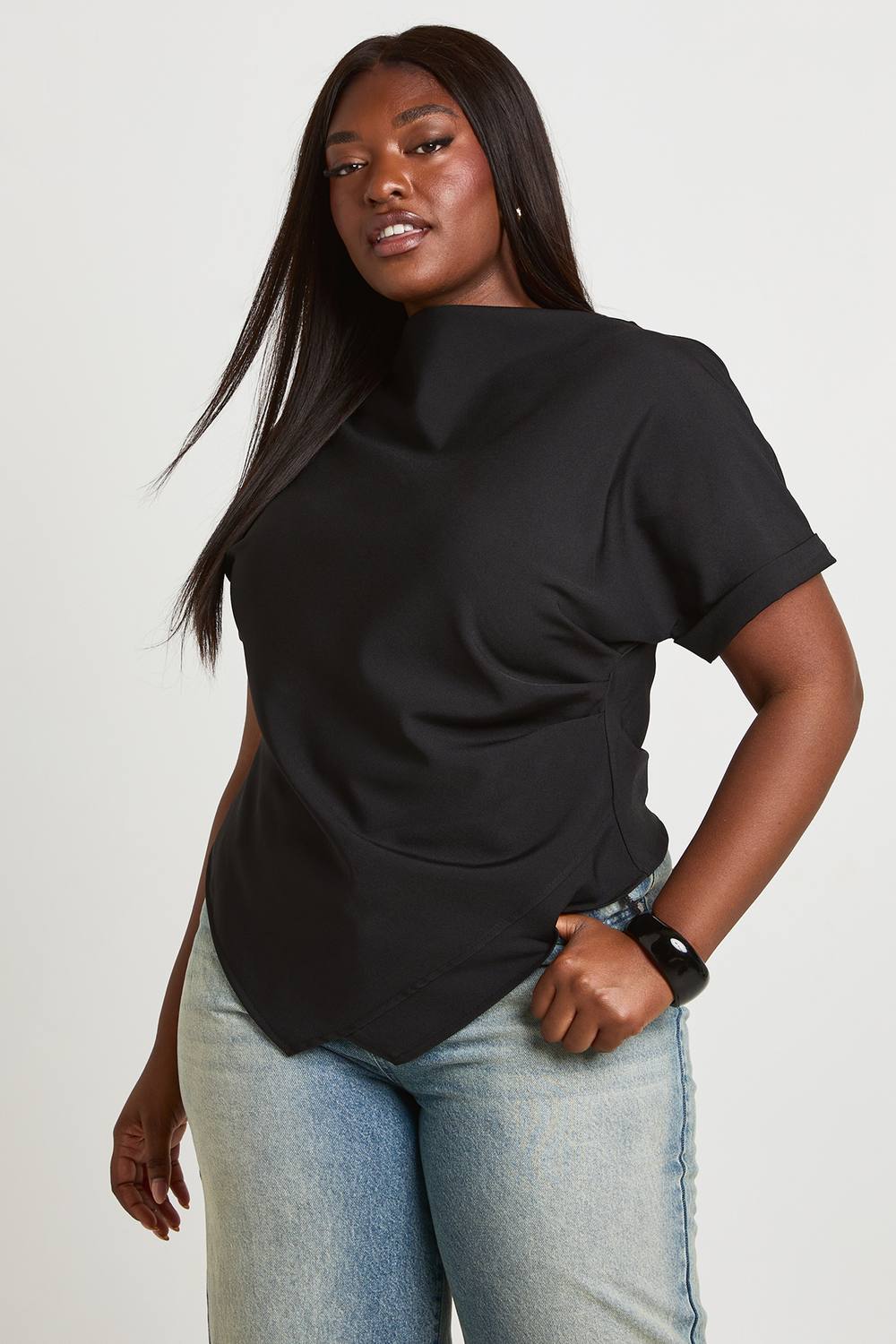 boohoo Women's Plus Ruched Asymmetric Top in Black by boohoo