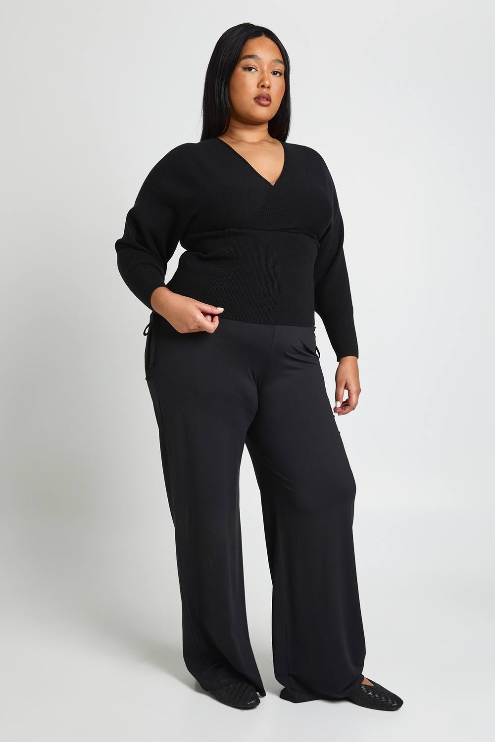 boohoo Women's Plus Ruched Side Wide Leg Trouser in Black by boohoo