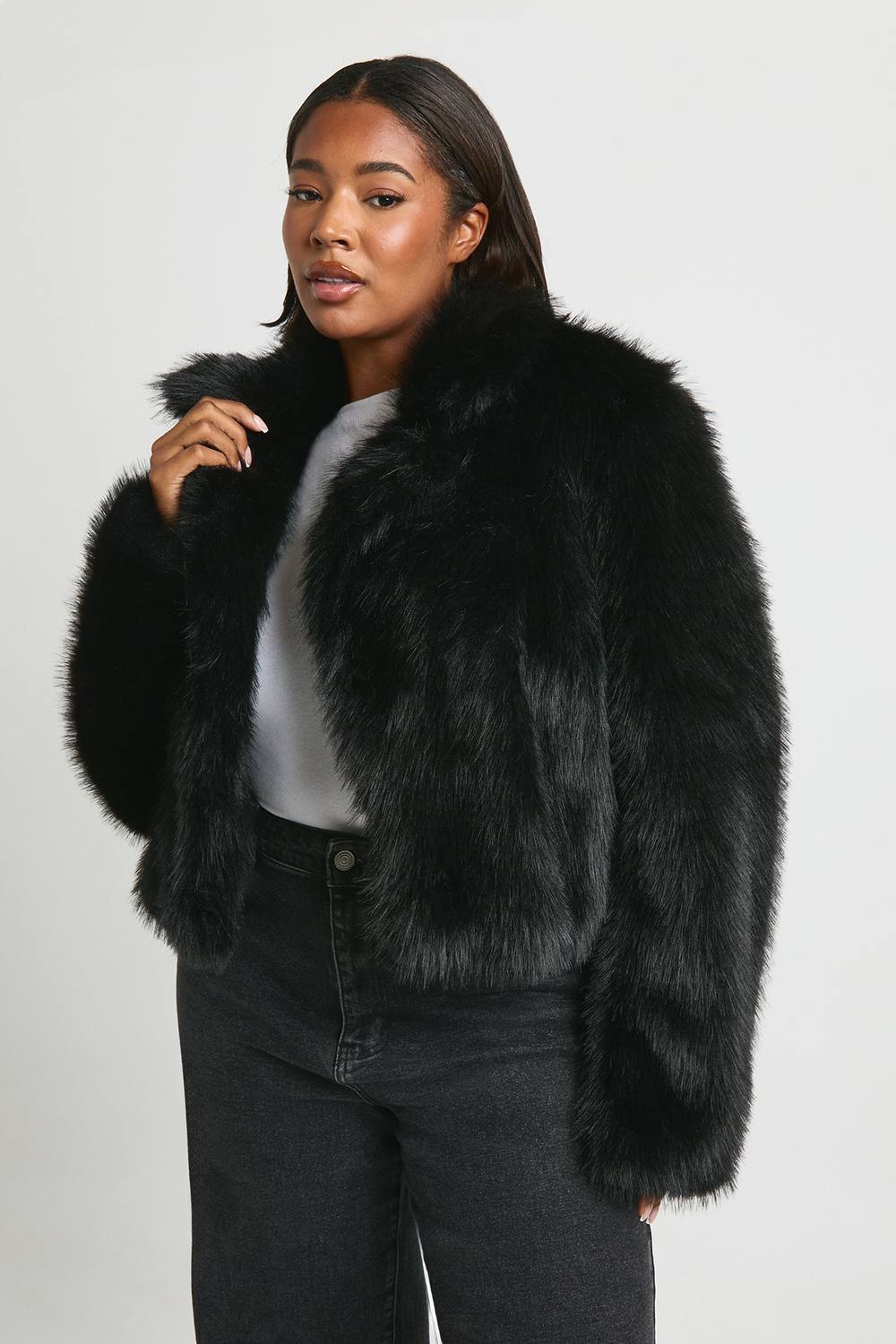 boohoo Women's Plus Short Faux Fur Jacket in Black by boohoo