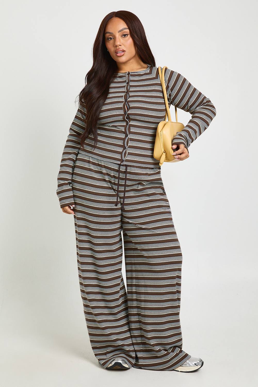 boohoo Women's Plus Stripe Wide Leg Trousers in Coffee by boohoo
